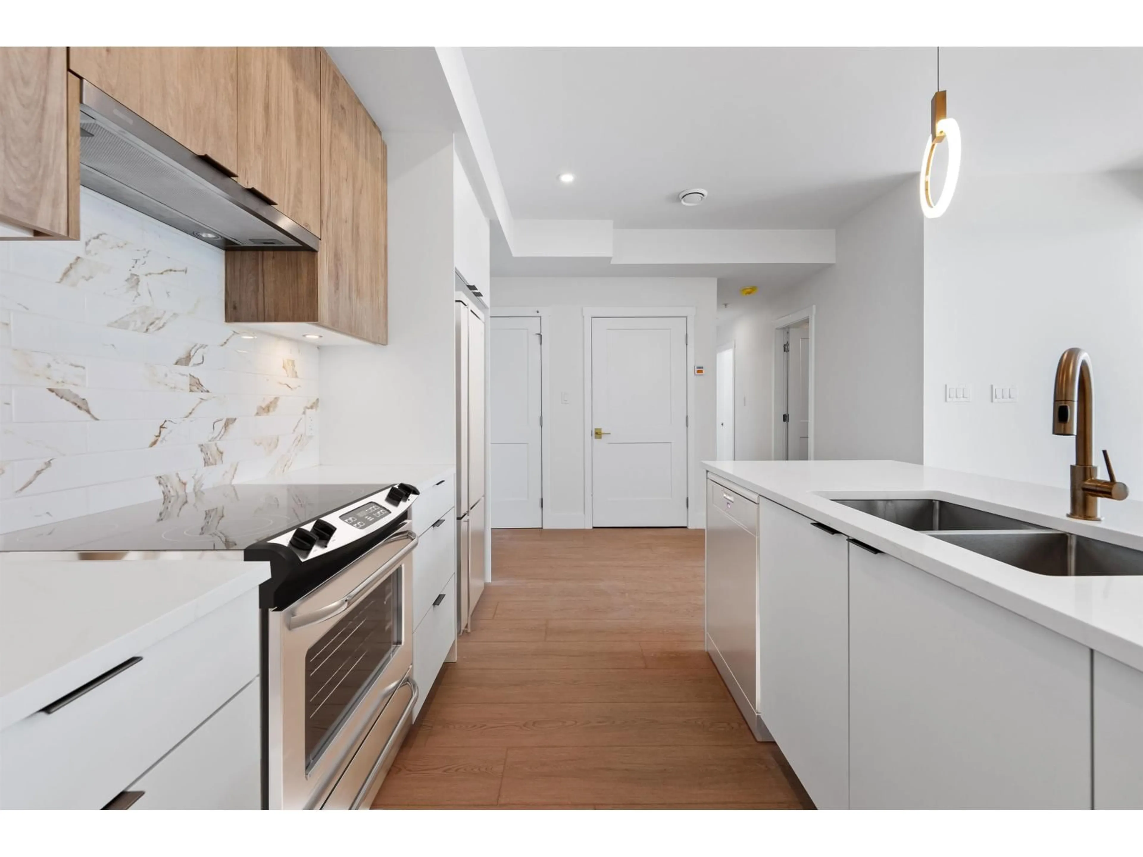 Standard kitchen, unknown for 405 - 2233 156 STREET, Surrey British Columbia V4A4V3