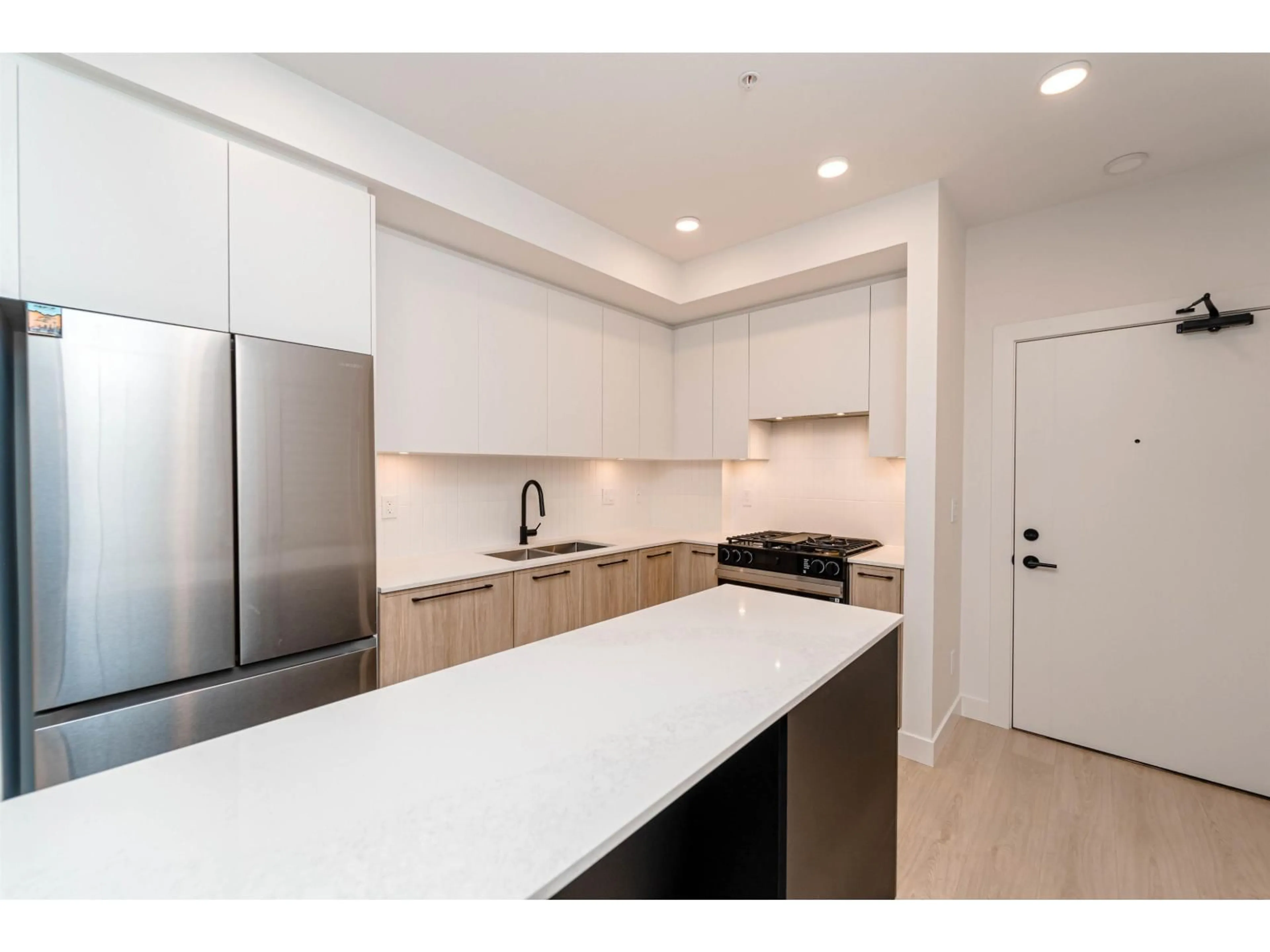 Open concept kitchen, unknown for 519 - 19885 76 AVENUE, Langley British Columbia V2Y4M5