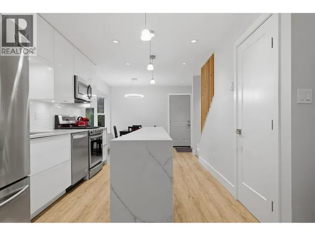 4212 GARDEN GROVE DRIVE, Burnaby 2