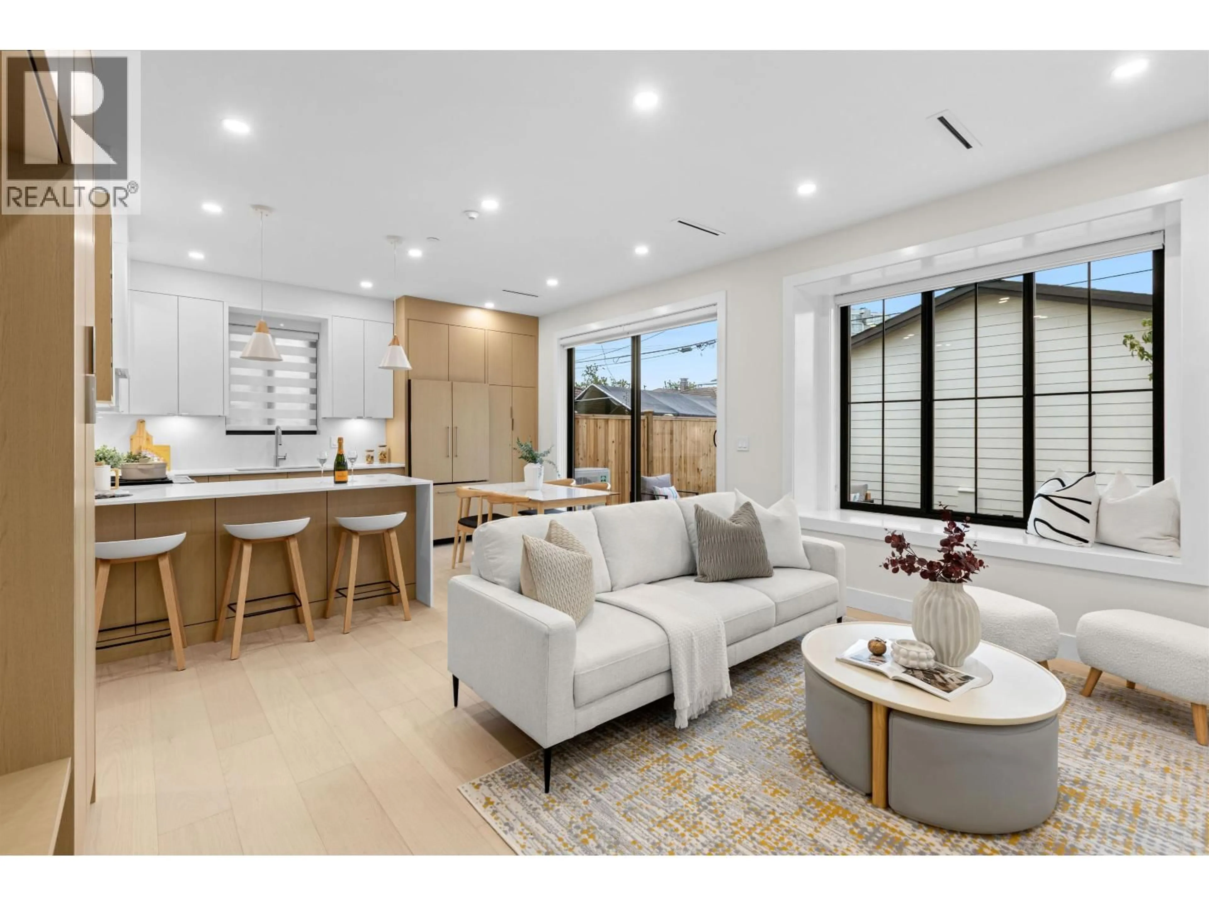 Living room with furniture, unknown for 2 - 2211 MANNERING AVENUE, Vancouver British Columbia V5N3C5