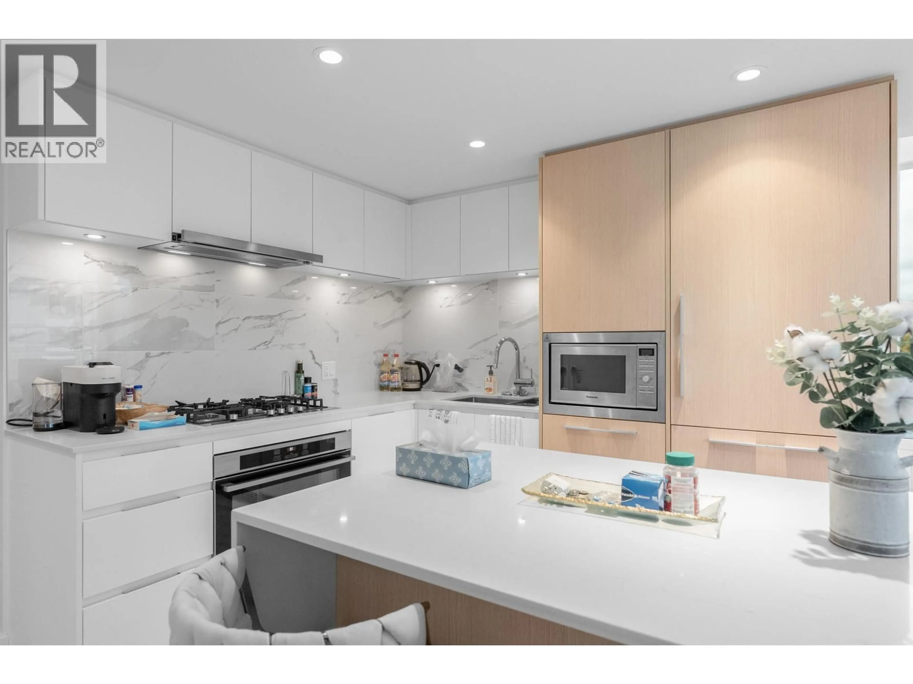 Contemporary kitchen, ceramic/tile floor for 1902 - 1500 FERN STREET, North Vancouver British Columbia V7J0E6