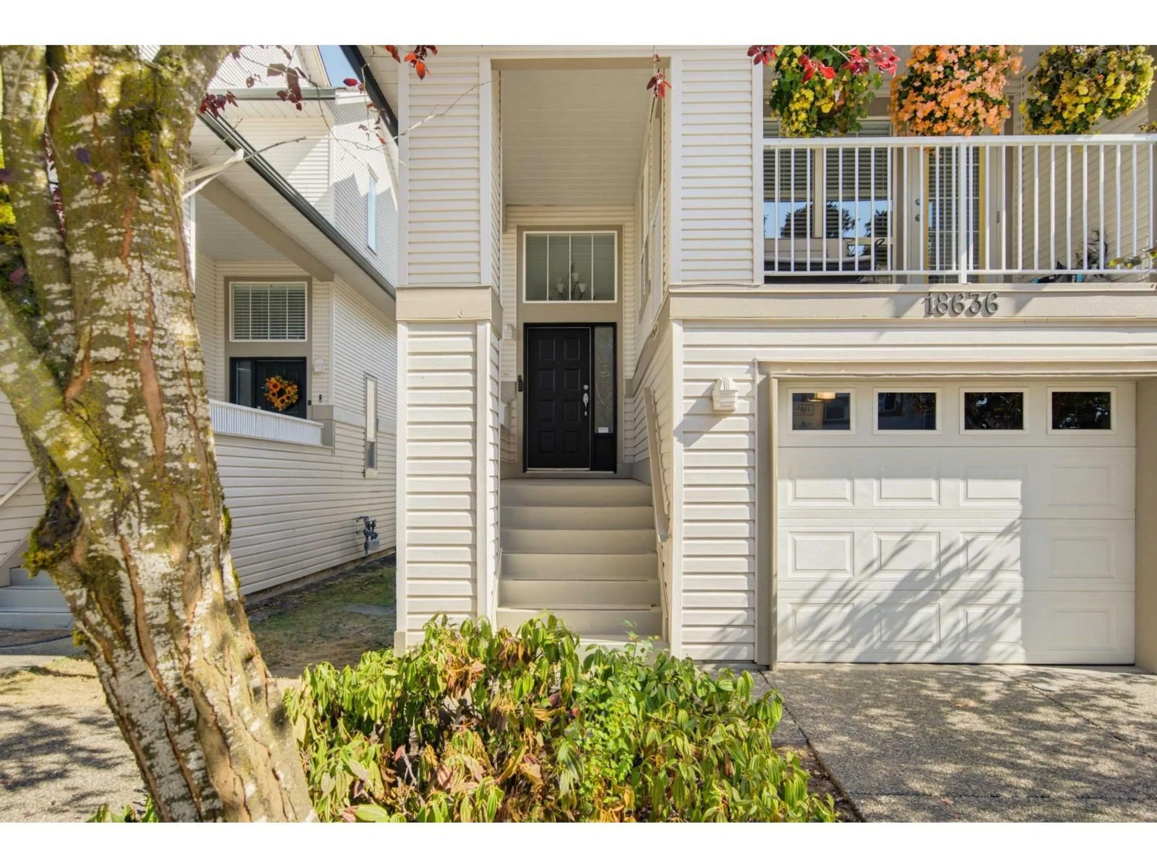 Indoor entryway for 18636 65 AVENUE, Surrey British Columbia V3S8Z9