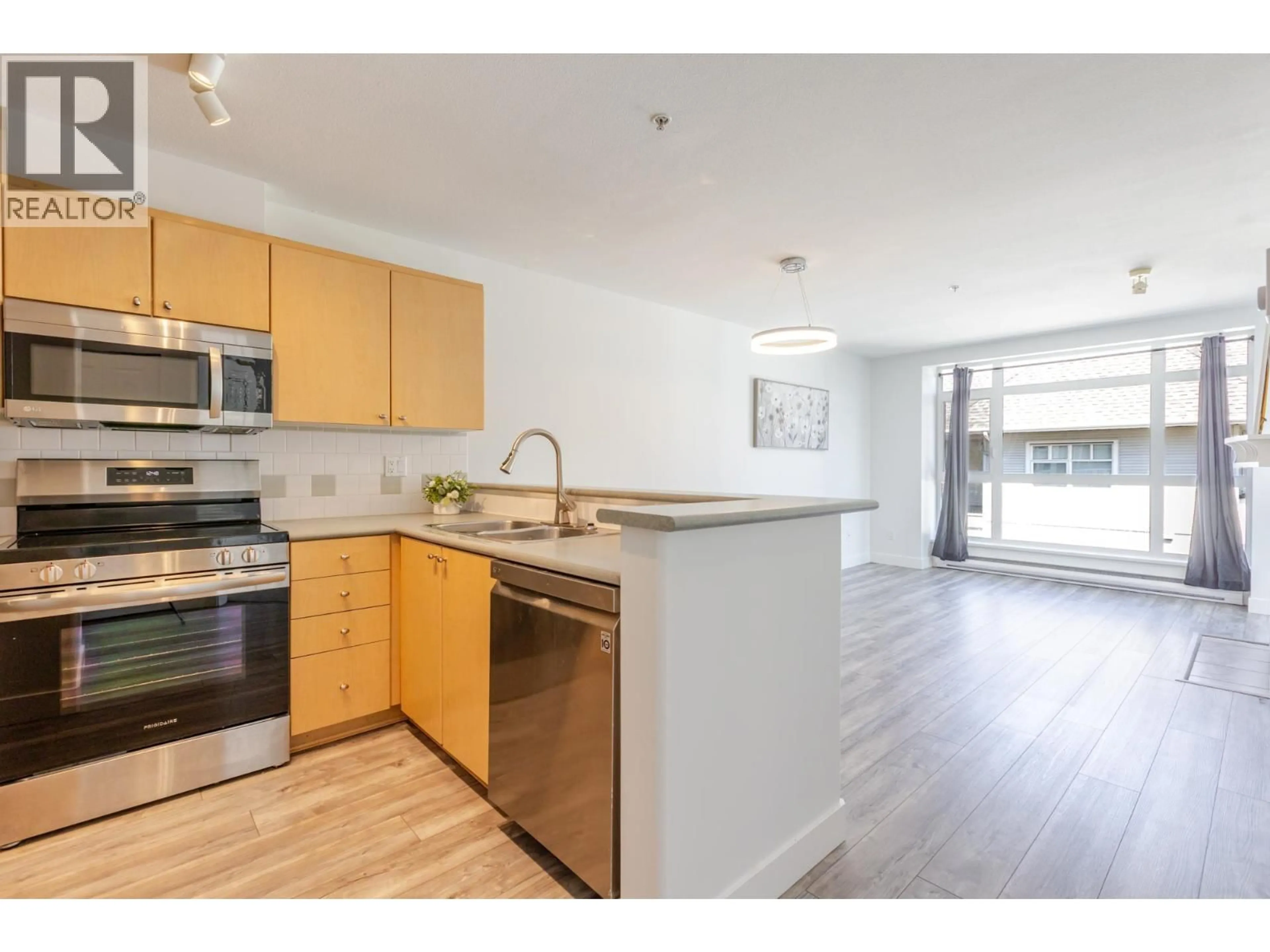 Open concept kitchen, unknown for 314 - 3122 ST JOHNS STREET, Port Moody British Columbia V3H5C8
