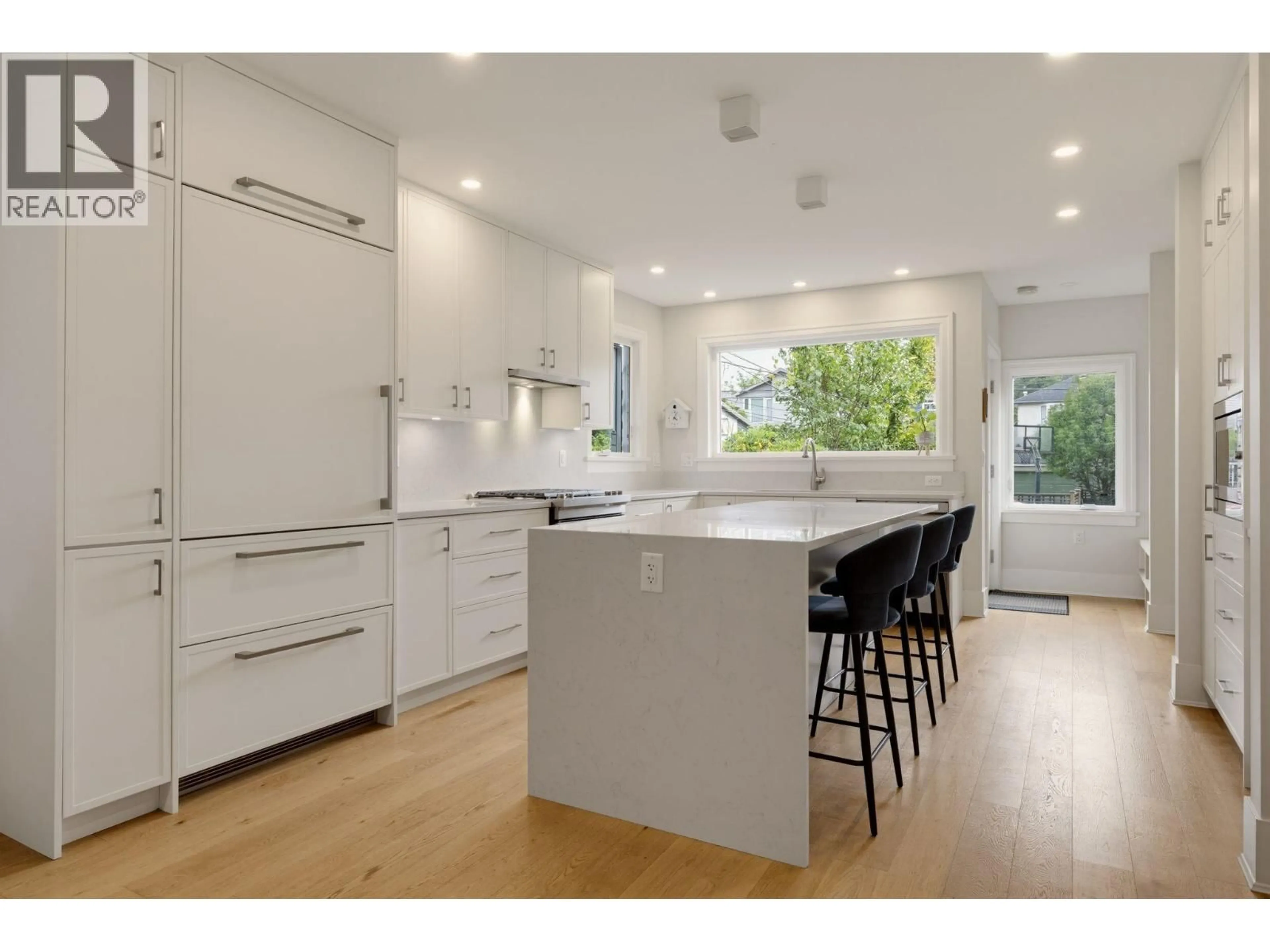 Open concept kitchen, wood/laminate floor for 462 22ND AVENUE, Vancouver British Columbia V5Y2G5
