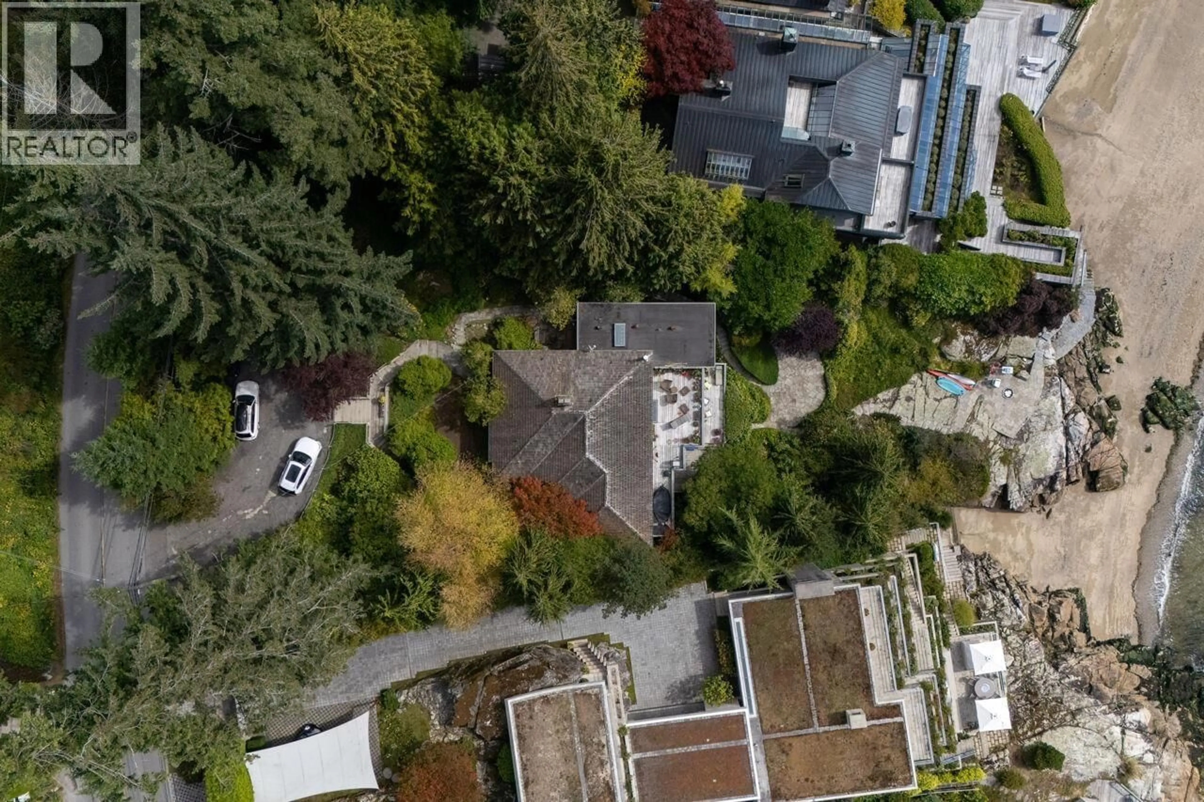 A pic from outside/outdoor area/front of a property/back of a property/a pic from drone, street for 4052 MARINE DRIVE, West Vancouver British Columbia V7V1N6