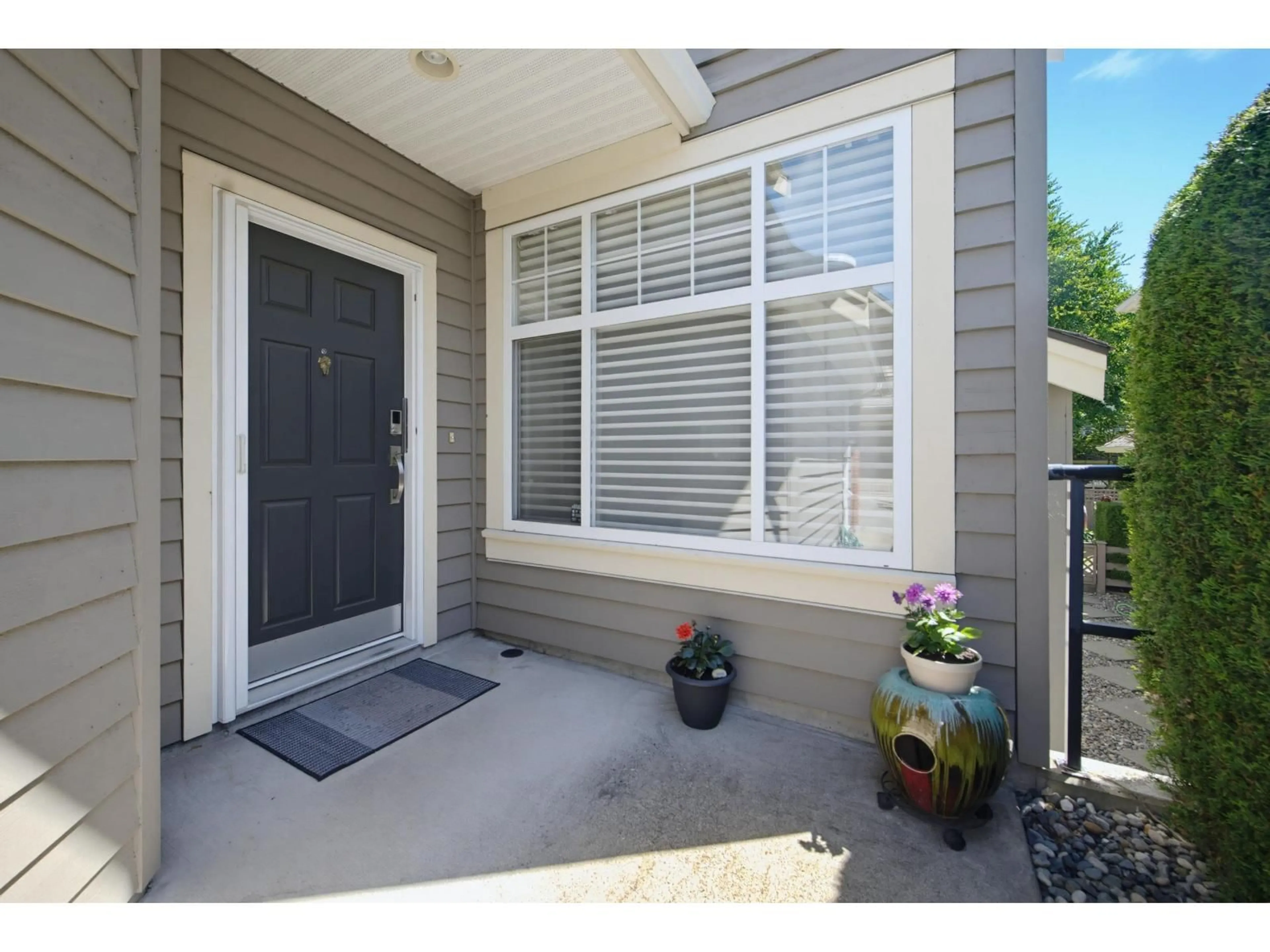 Indoor entryway for 137 - 15500 ROSEMARY HEIGHTS CRESCENT, Surrey British Columbia V3Z0K1