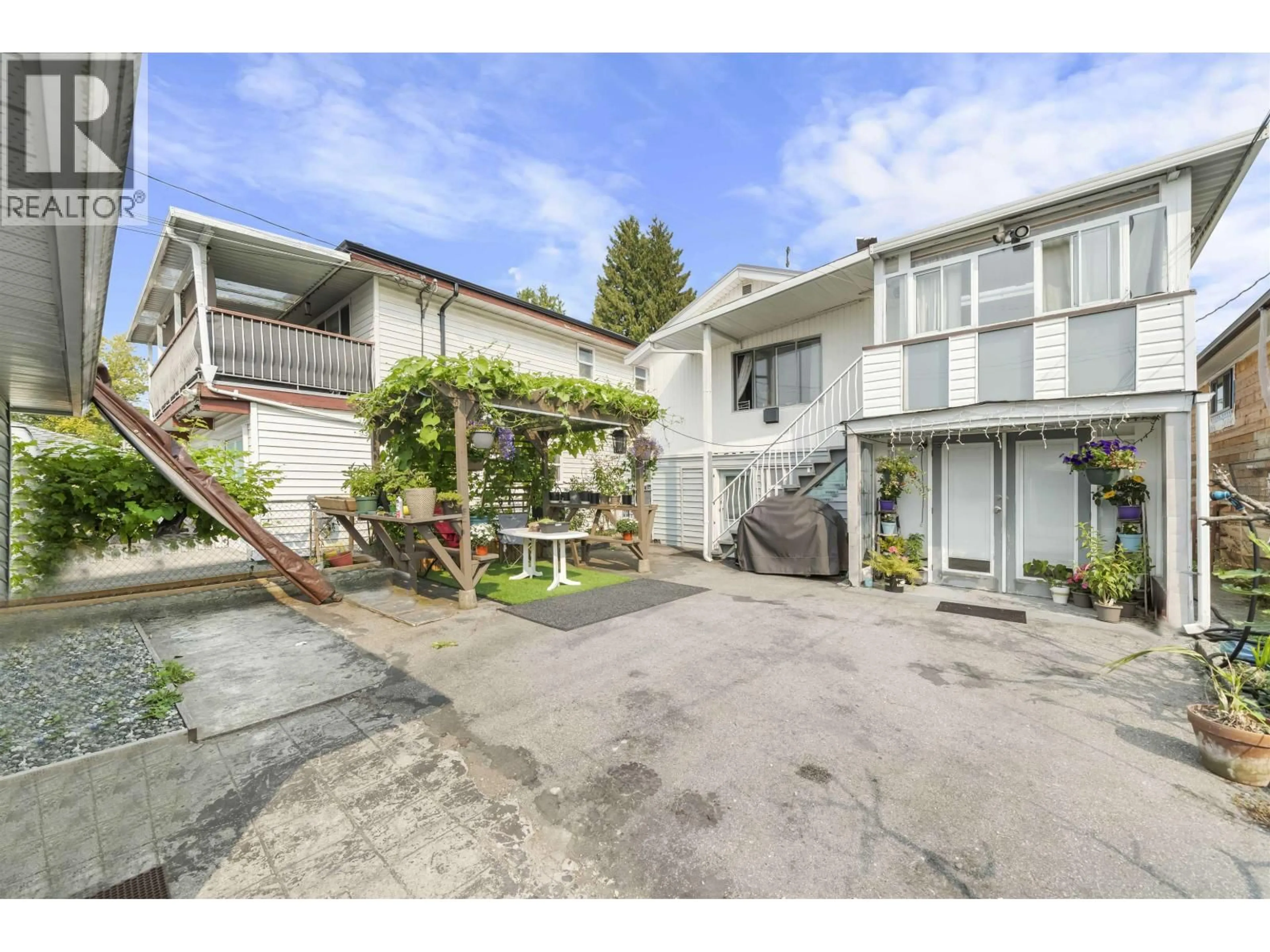 A pic from outside/outdoor area/front of a property/back of a property/a pic from drone, street for 6777 KERR STREET, Vancouver British Columbia V5S3C7