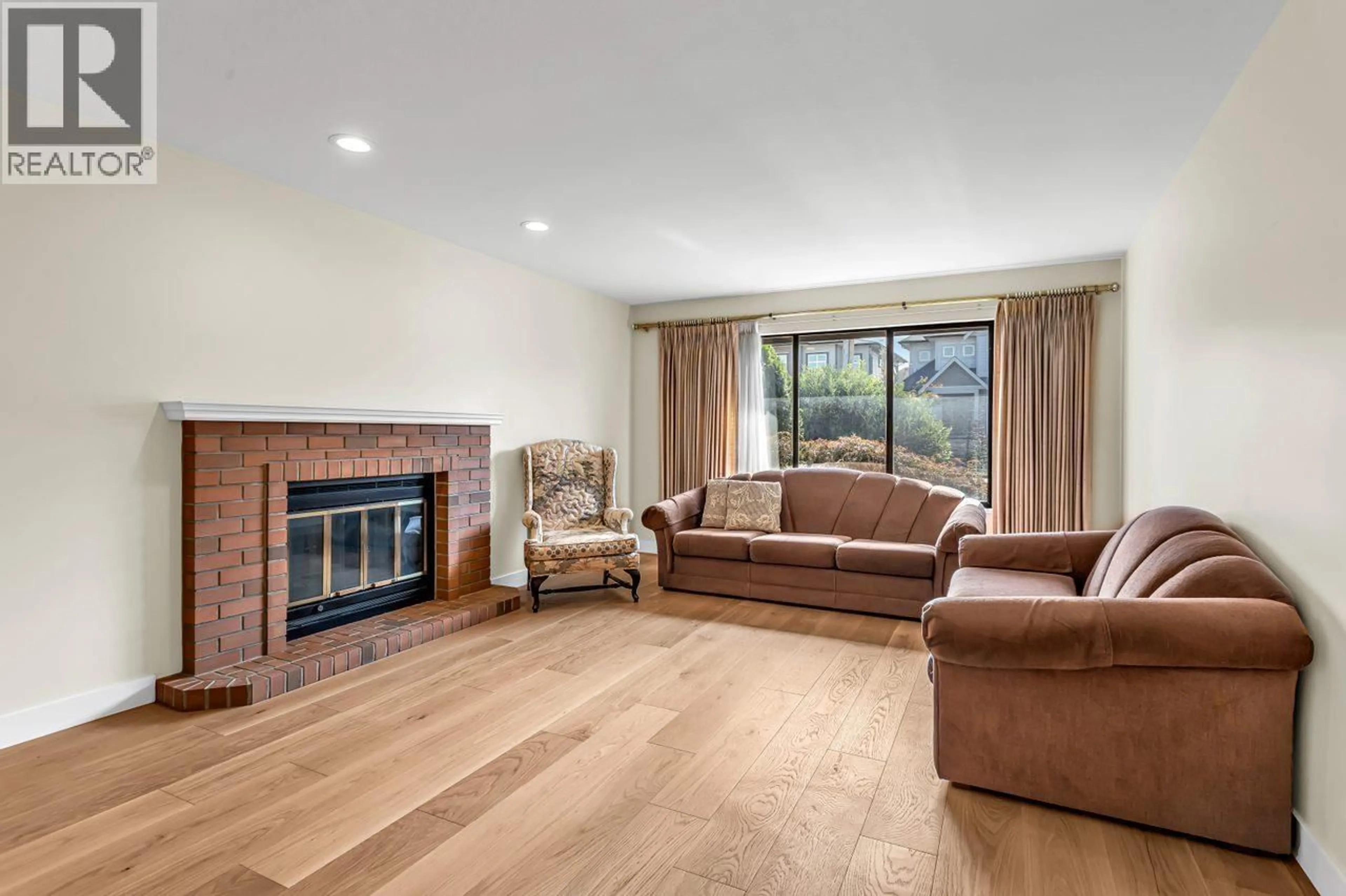 Living room with furniture, unknown for 5451 MONCTON STREET, Richmond British Columbia V7E3B2