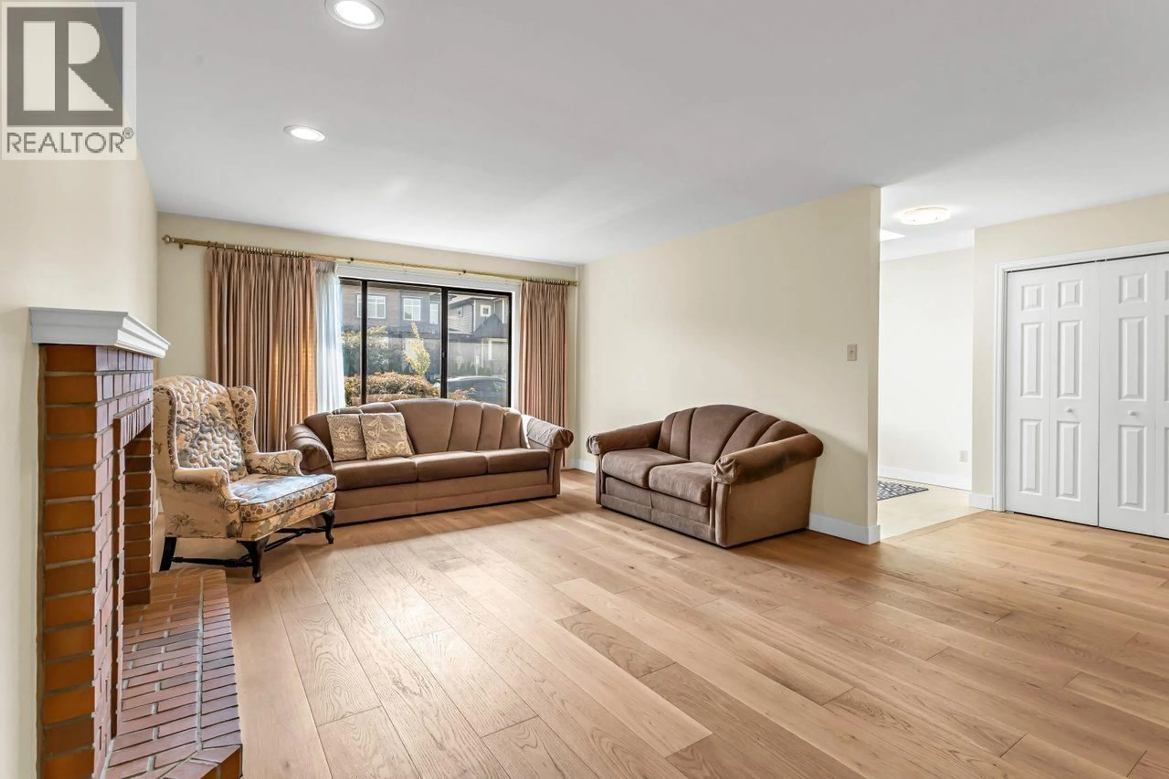 Living room with furniture, wood/laminate floor for 5451 MONCTON STREET, Richmond British Columbia V7E3B2