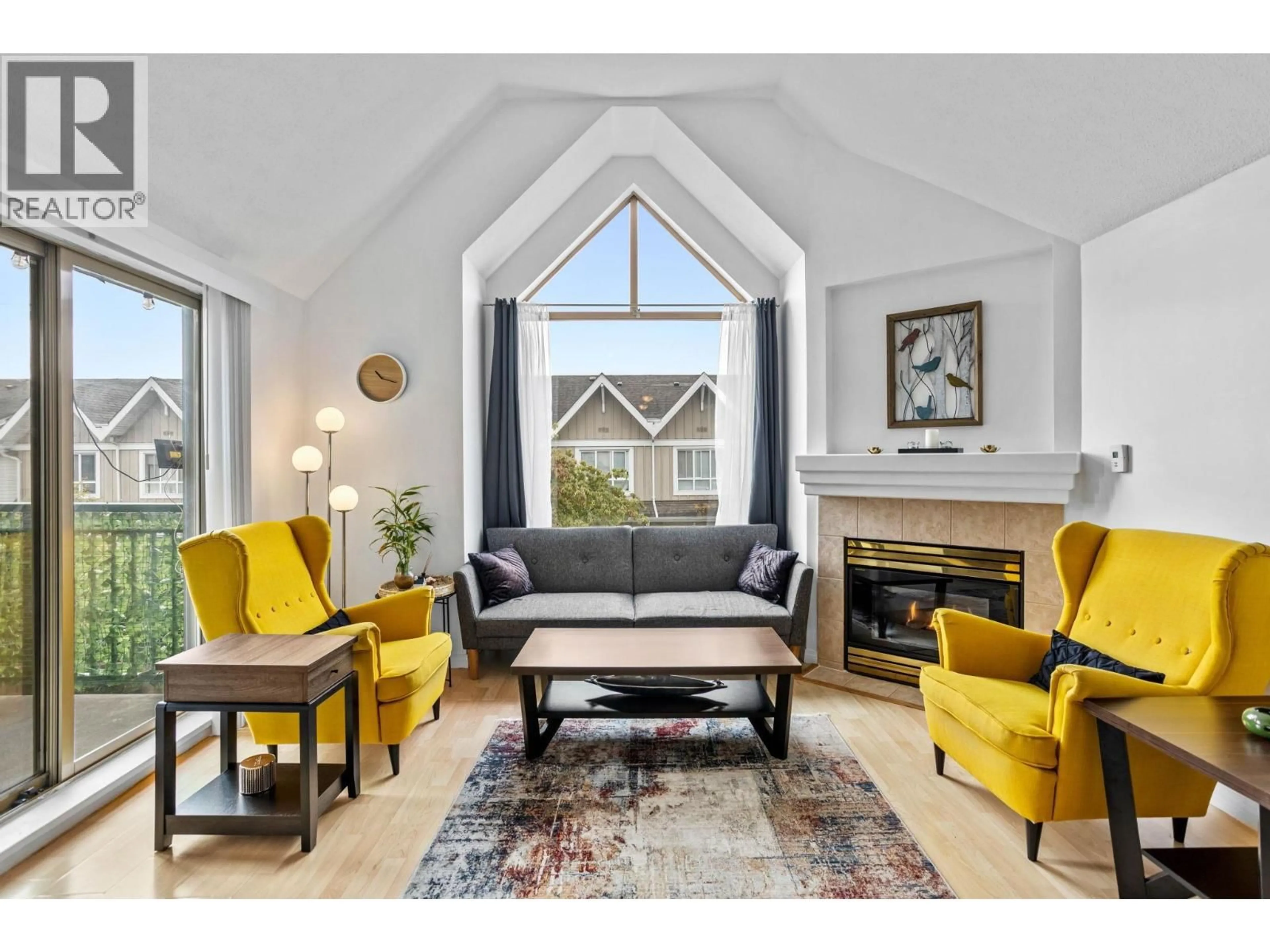 Living room with furniture, unknown for 304 - 1650 GRANT AVENUE, Port Coquitlam British Columbia V3B7V2