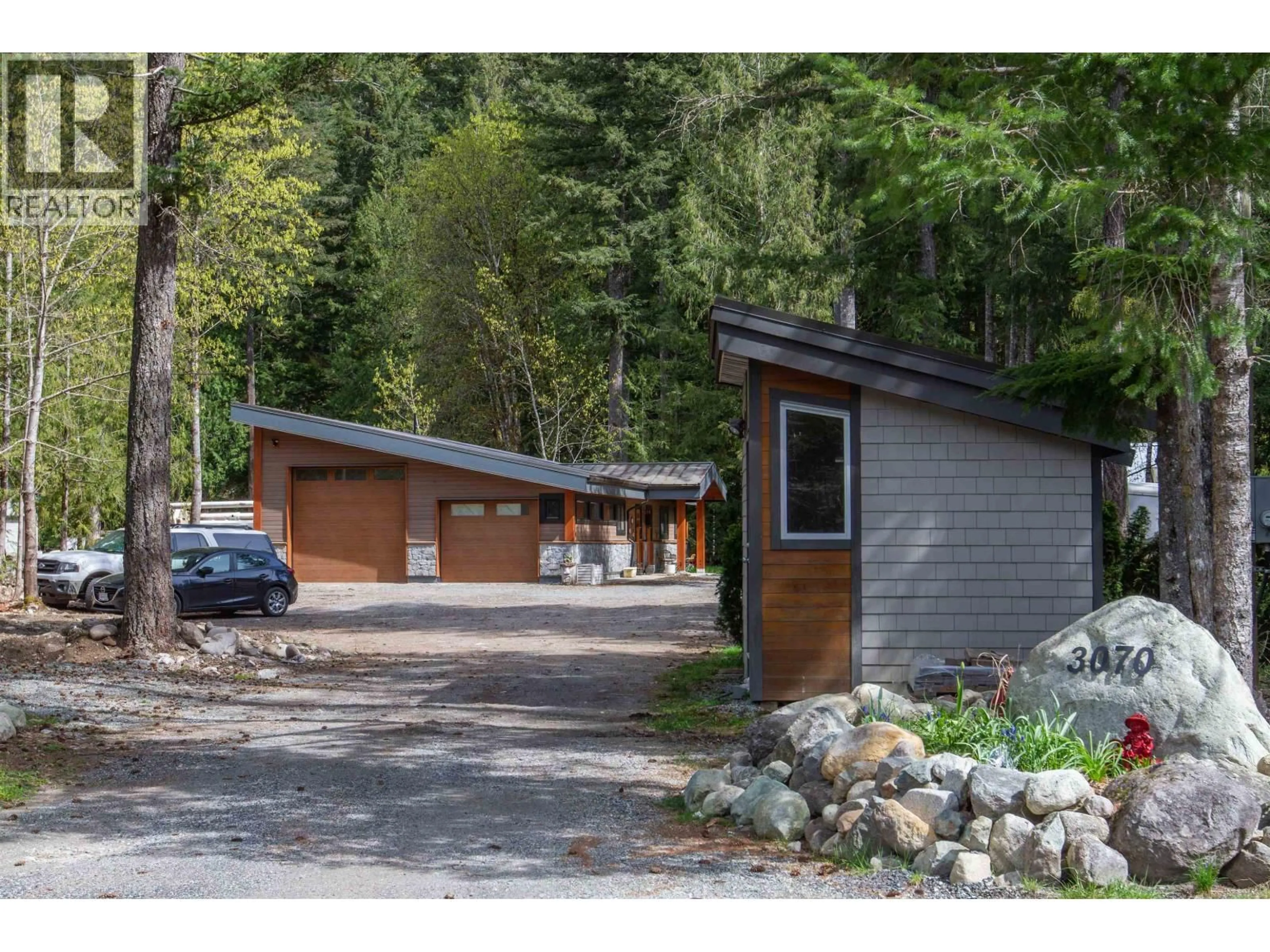 Indoor garage for 3070 MIDNIGHT WAY, Squamish British Columbia V0N1T0