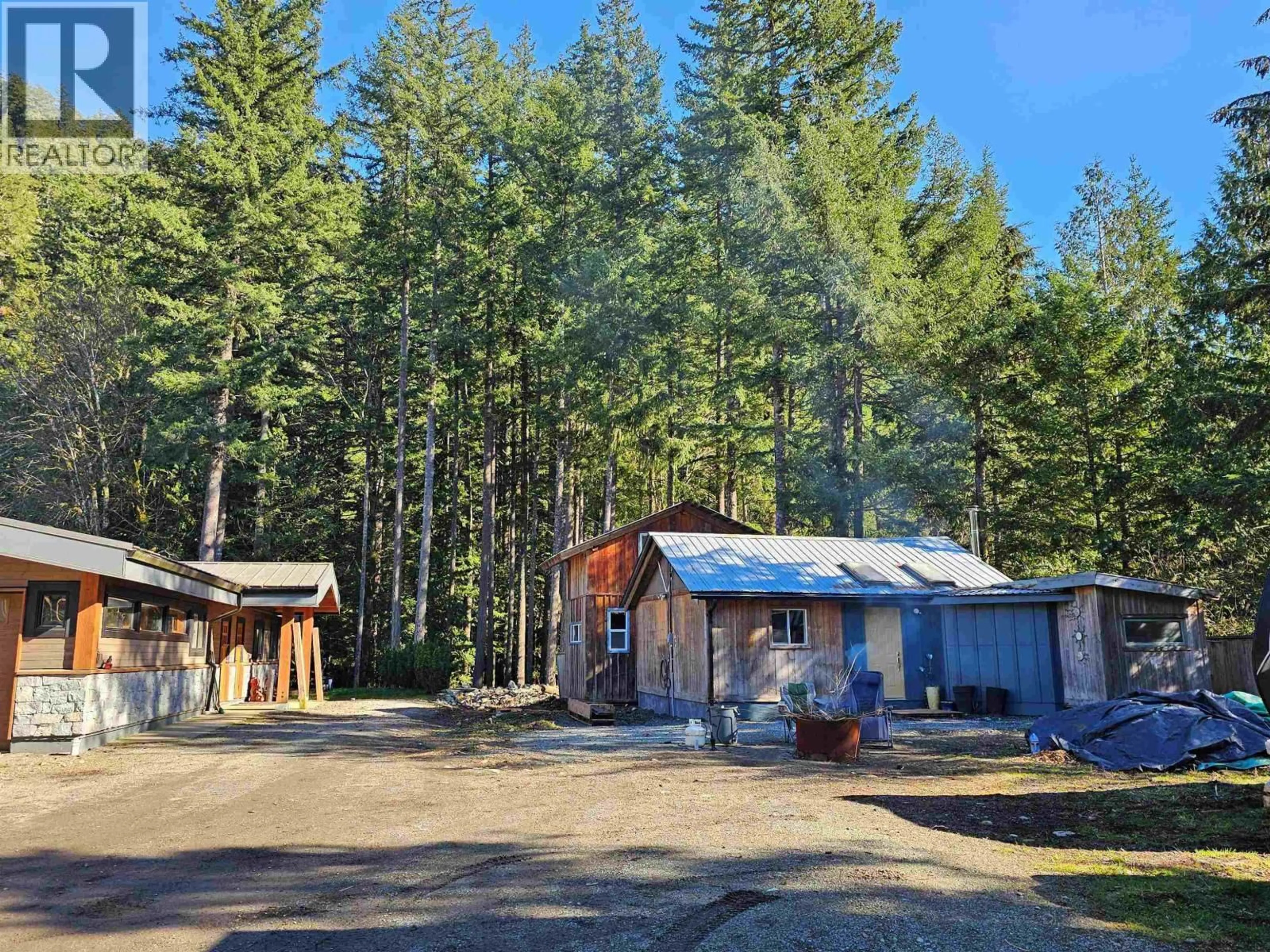 A pic from outside/outdoor area/front of a property/back of a property/a pic from drone, forest/trees view for 3070 MIDNIGHT WAY, Squamish British Columbia V0N1T0