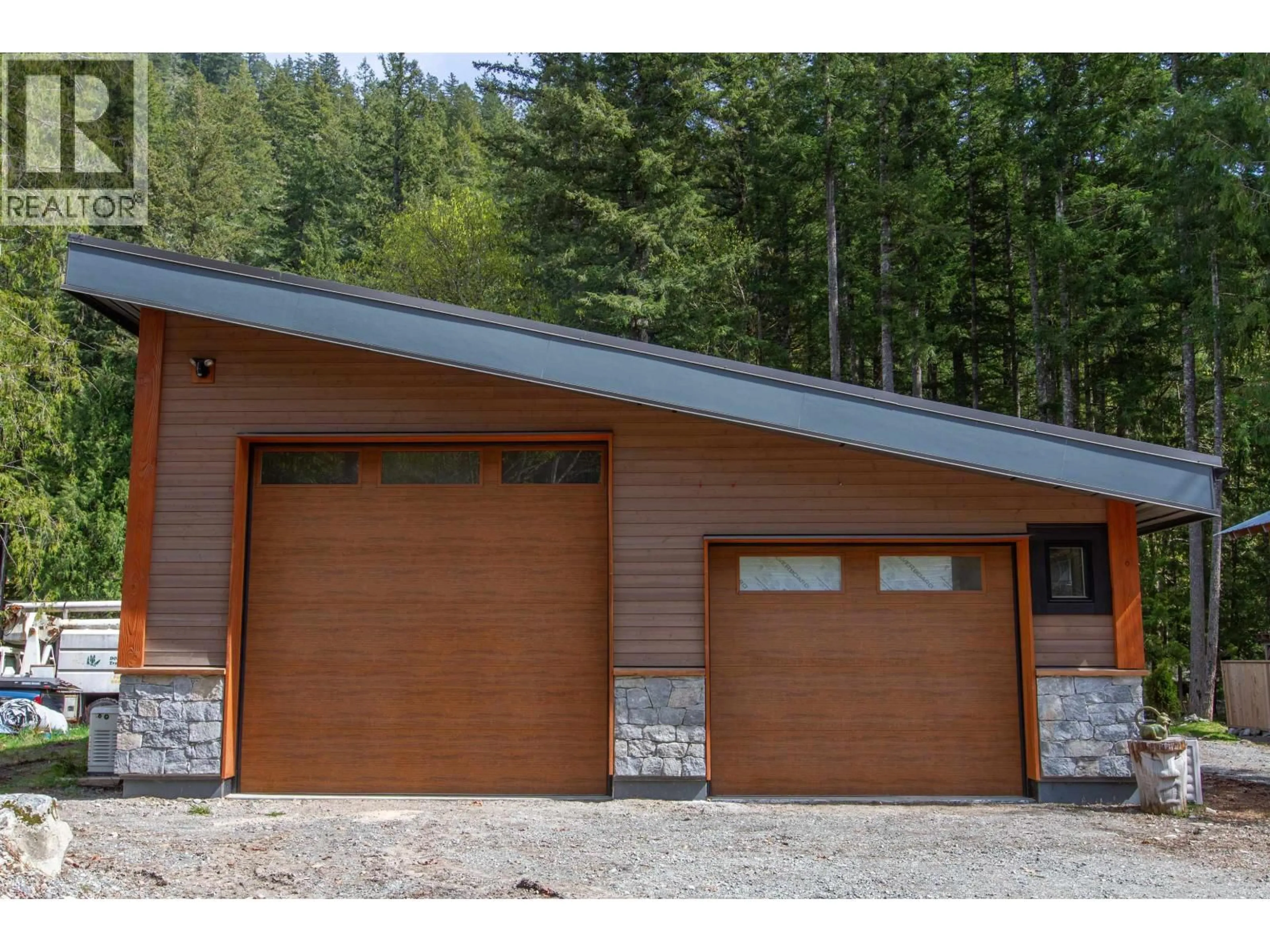 Indoor garage for 3070 MIDNIGHT WAY, Squamish British Columbia V0N1T0