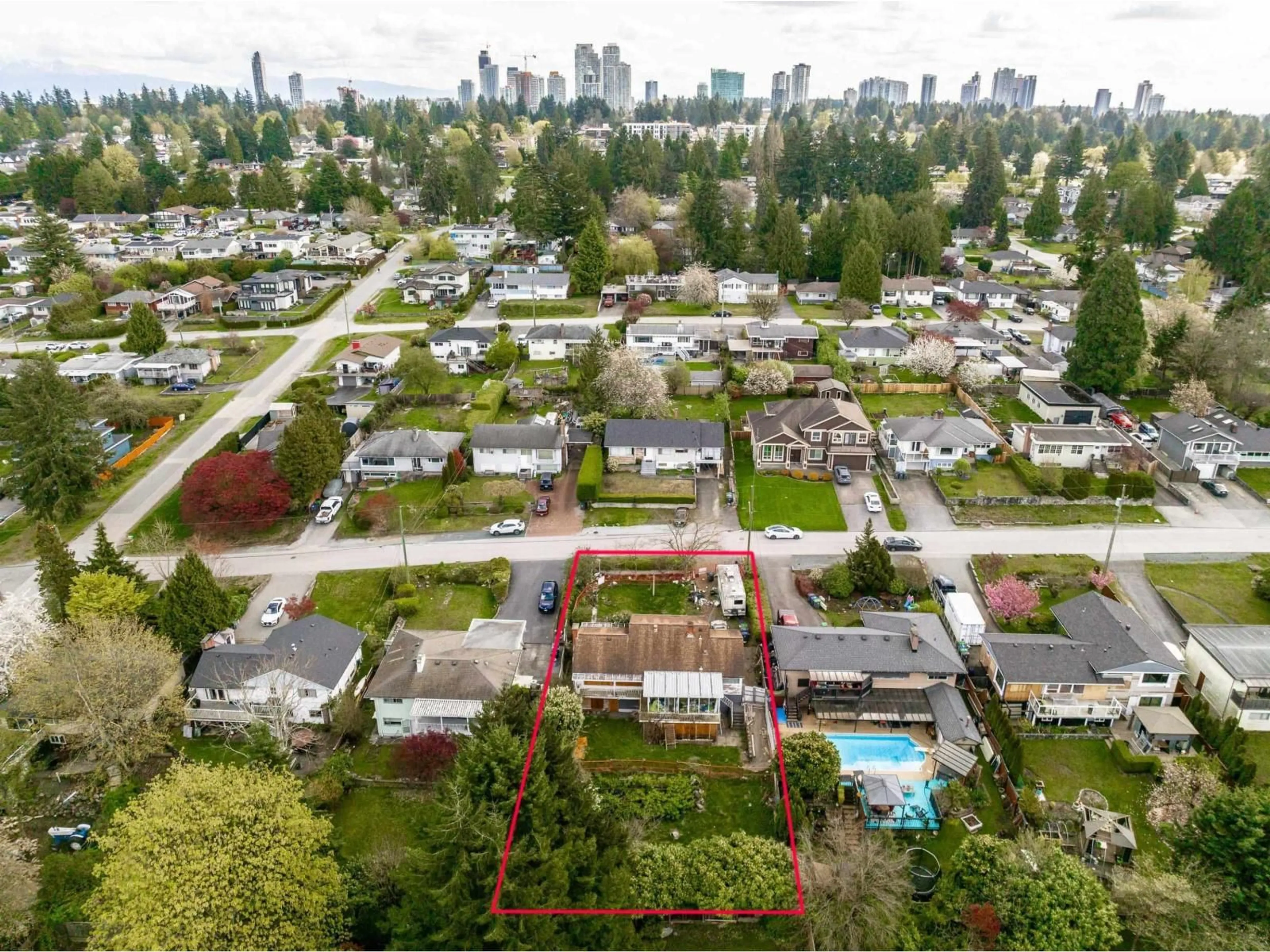 A pic from outside/outdoor area/front of a property/back of a property/a pic from drone, city buildings view from balcony for 10259 124A STREET, Surrey British Columbia V3V4W7