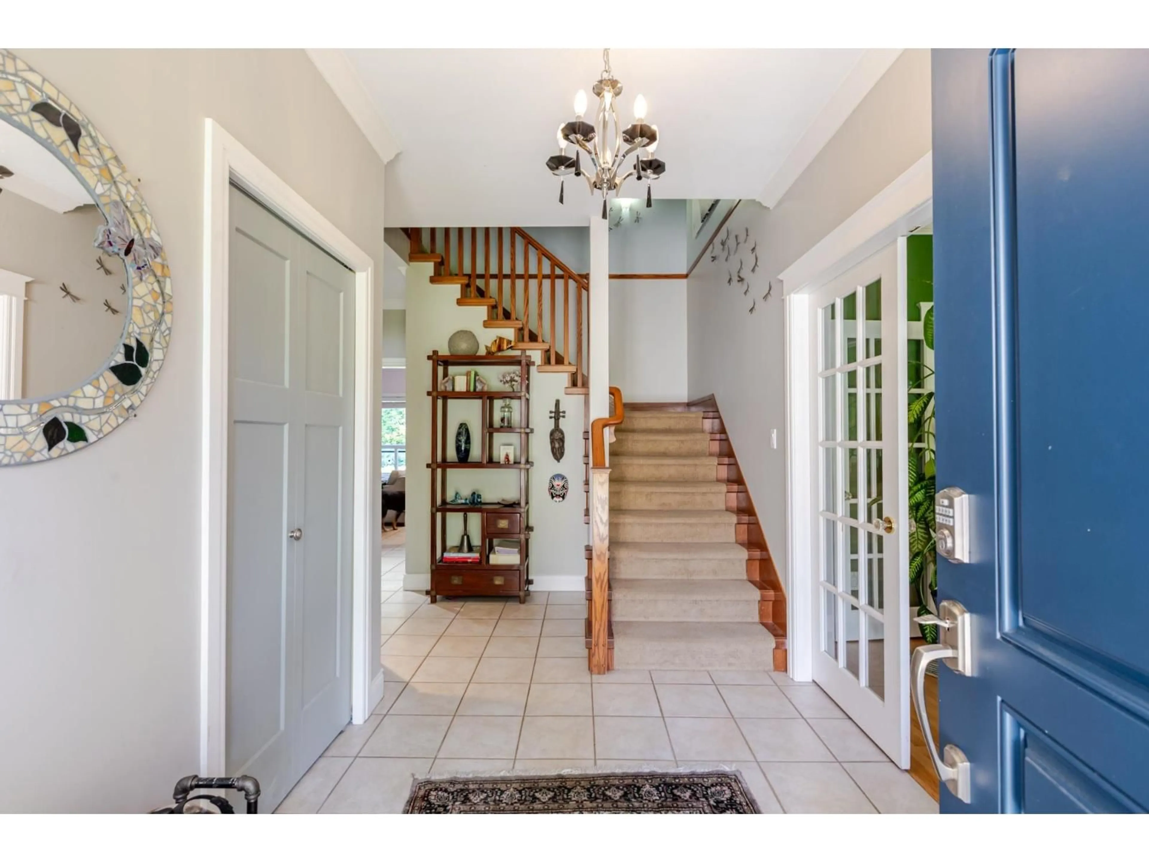 Indoor entryway for 21015 46 AVENUE, Langley British Columbia V3A8M4