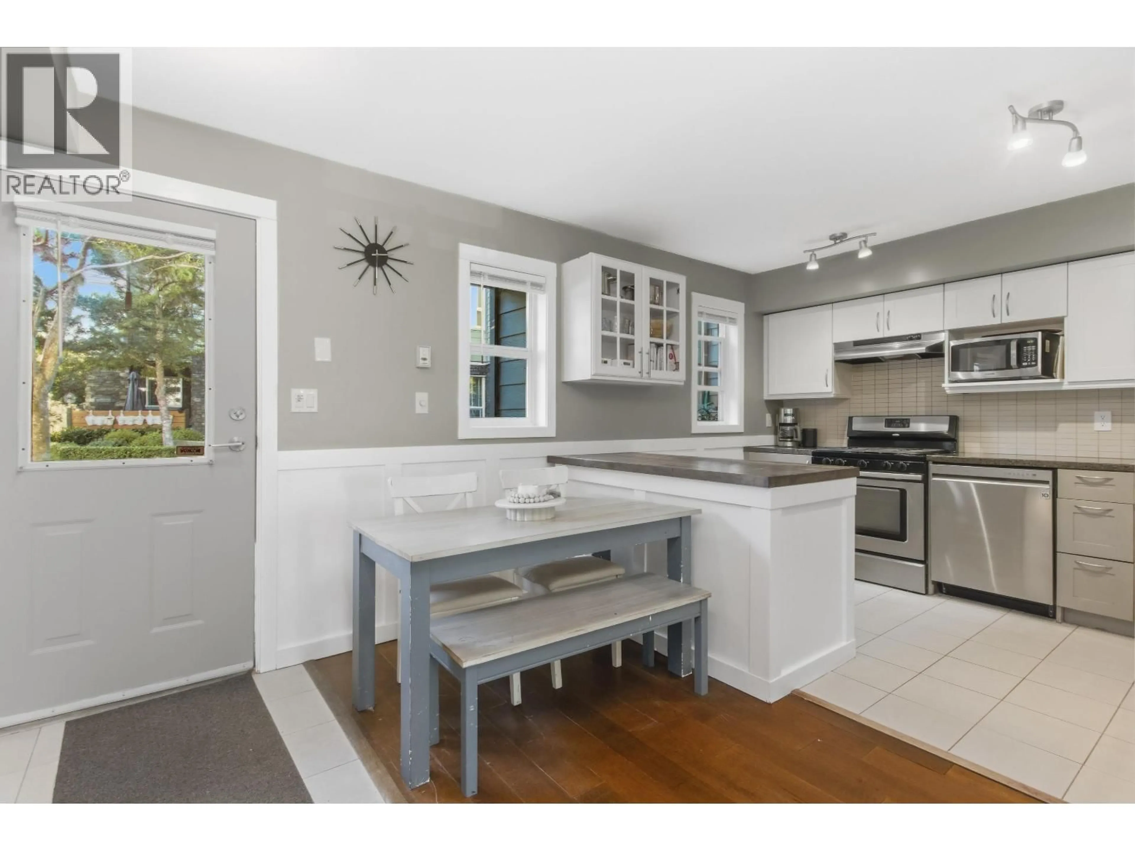 Open concept kitchen, unknown for 30 - 1204 MAIN STREET, Squamish British Columbia V8B0S3