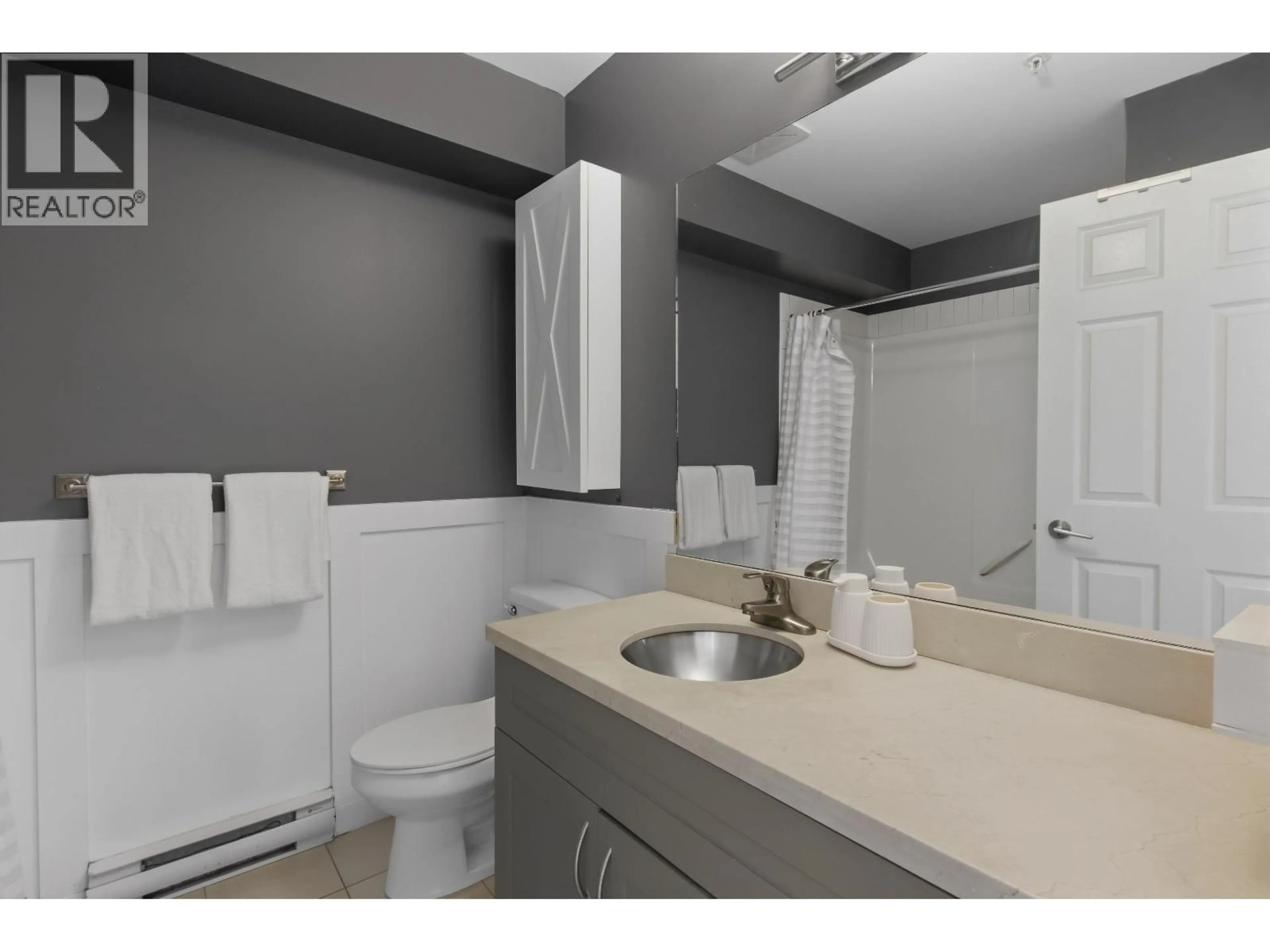 Standard bathroom, unknown for 30 - 1204 MAIN STREET, Squamish British Columbia V8B0S3