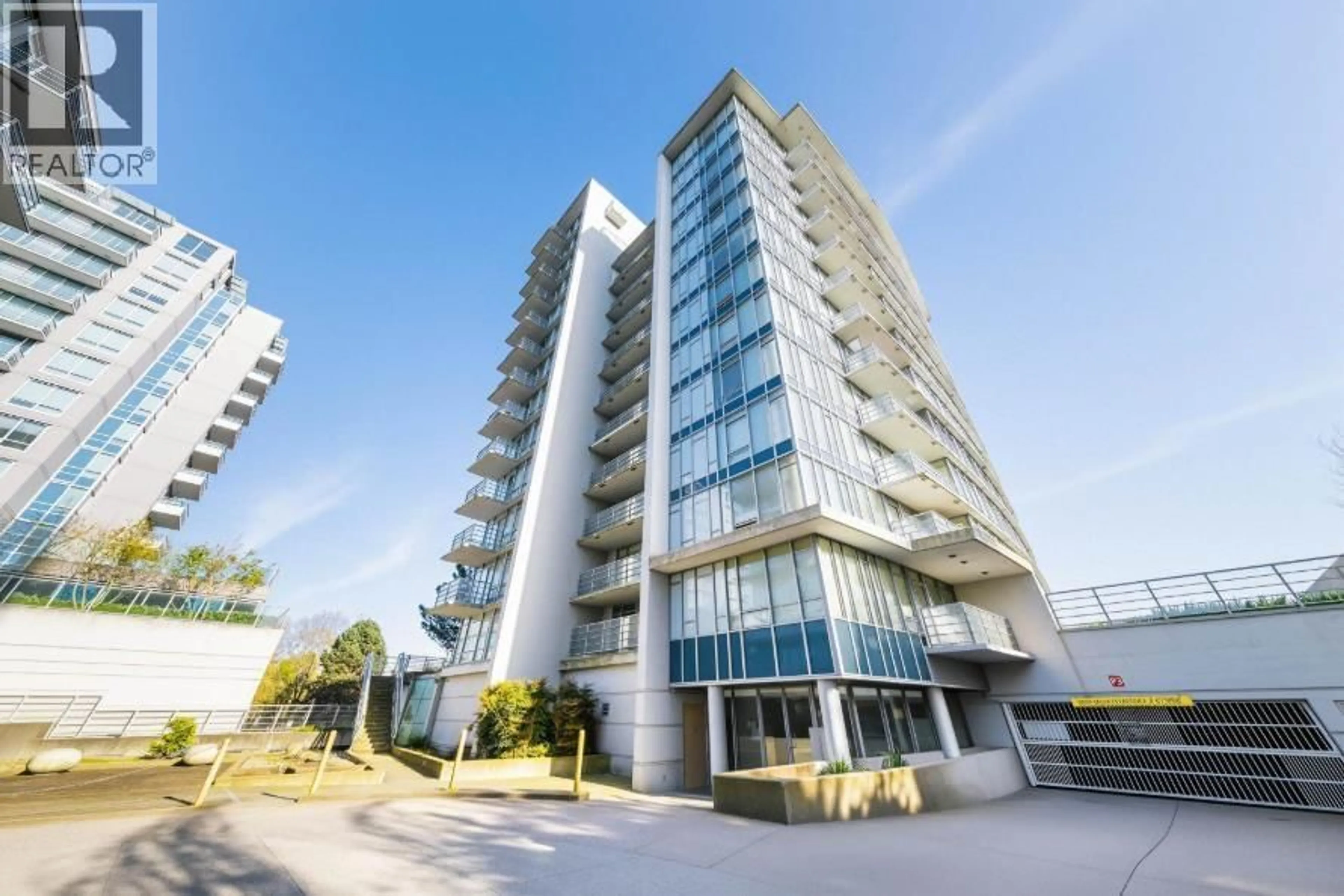 Indoor foyer for 1701 - 8288 LANSDOWNE ROAD, Richmond British Columbia V6X0B3