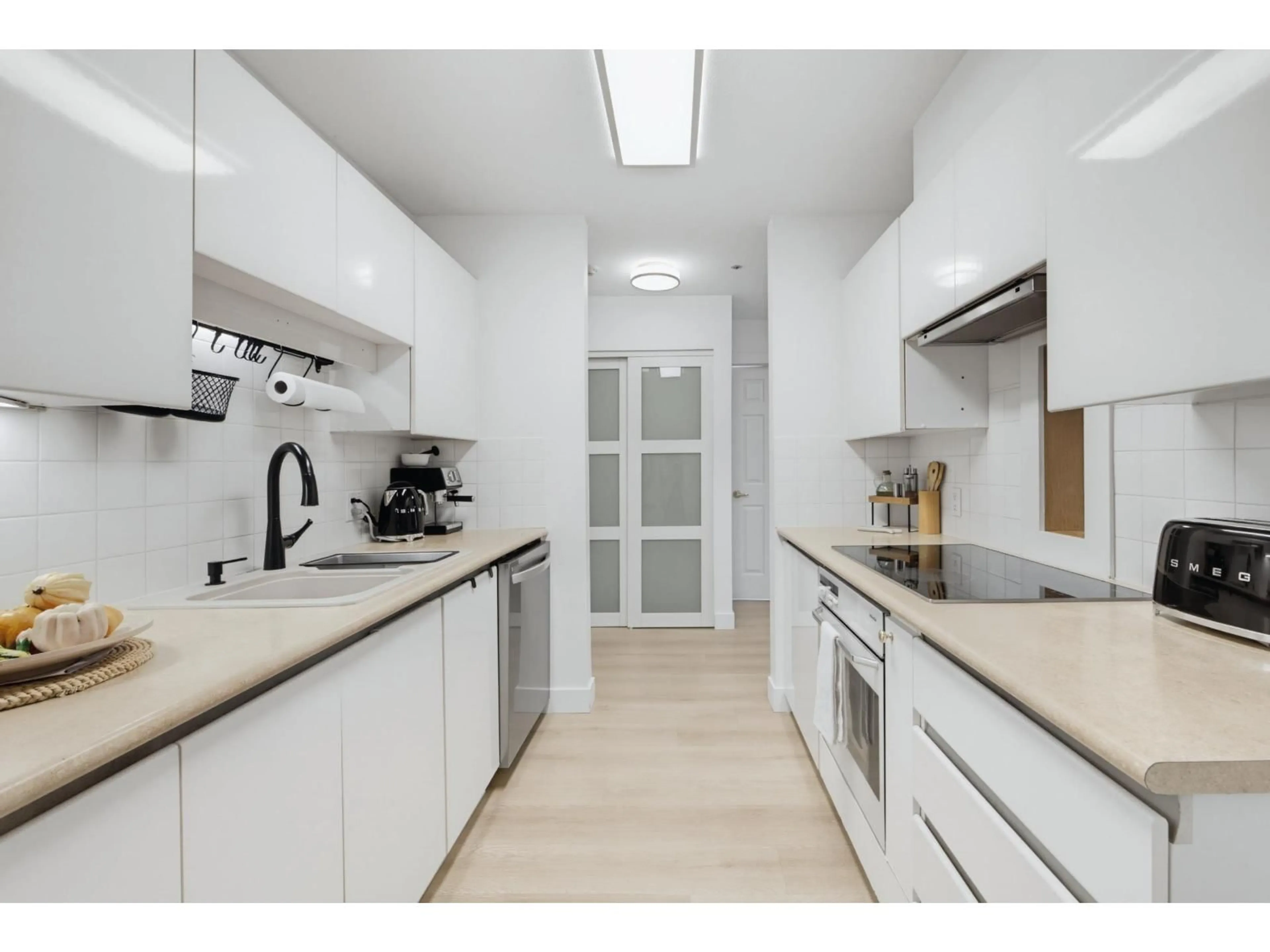 Standard kitchen, unknown for 203 - 15375 17 AVENUE, Surrey British Columbia V4A1T8