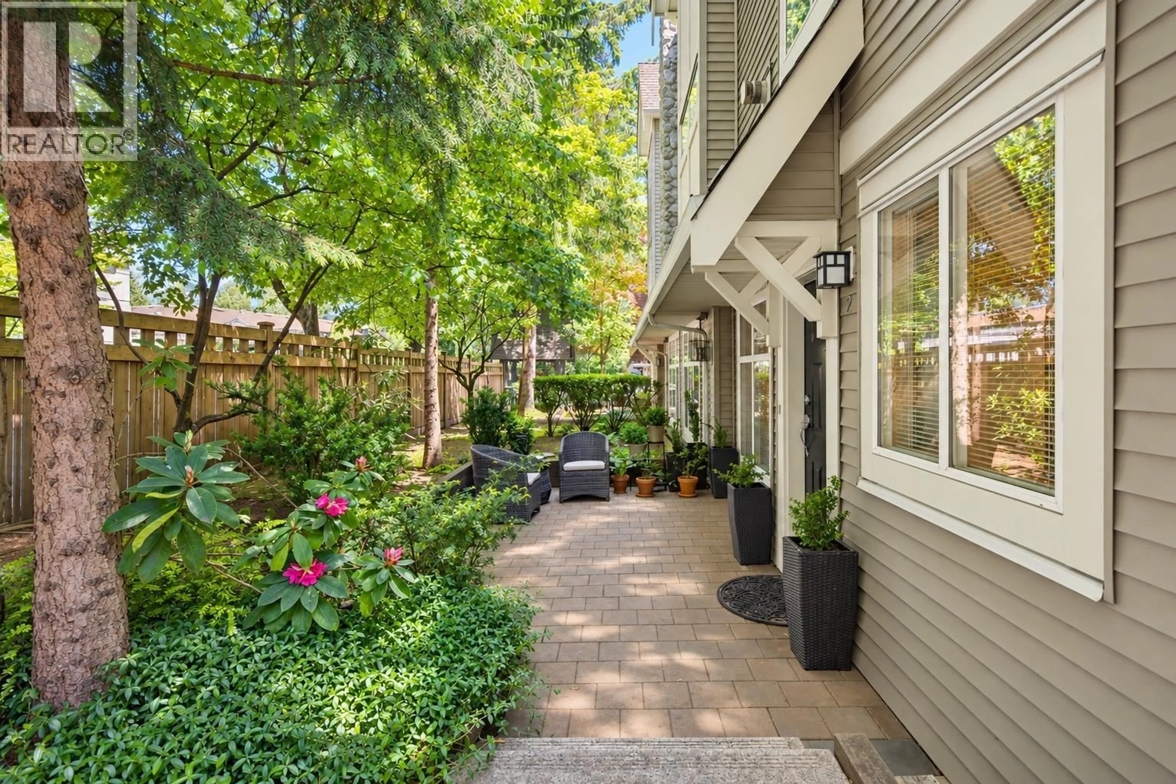 Patio, street for 1071 LYNN VALLEY ROAD, North Vancouver British Columbia V7J1Z6