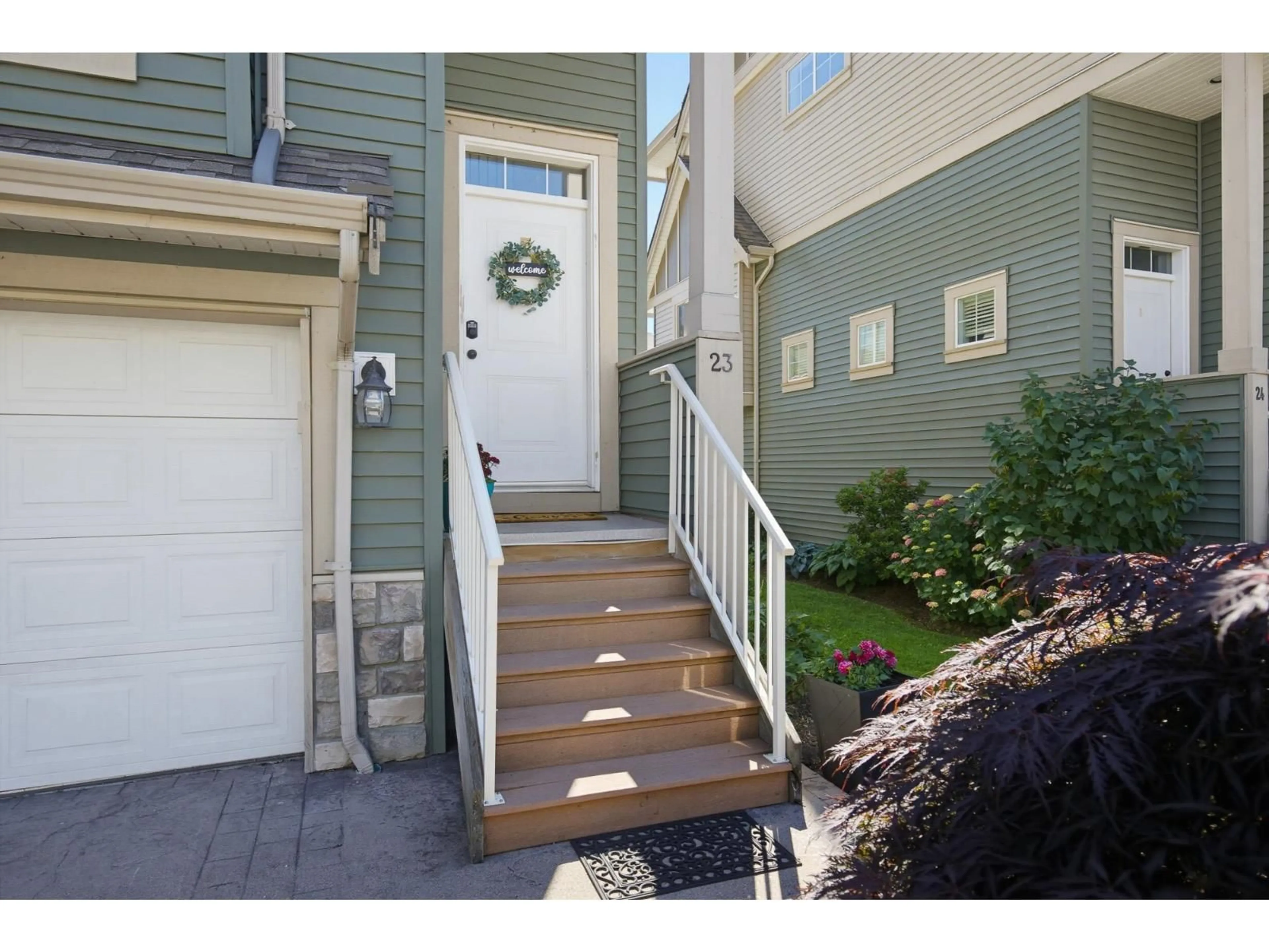 Indoor entryway for 23 - 6498 SOUTHDOWNE PLACE, Chilliwack British Columbia V2R0K3