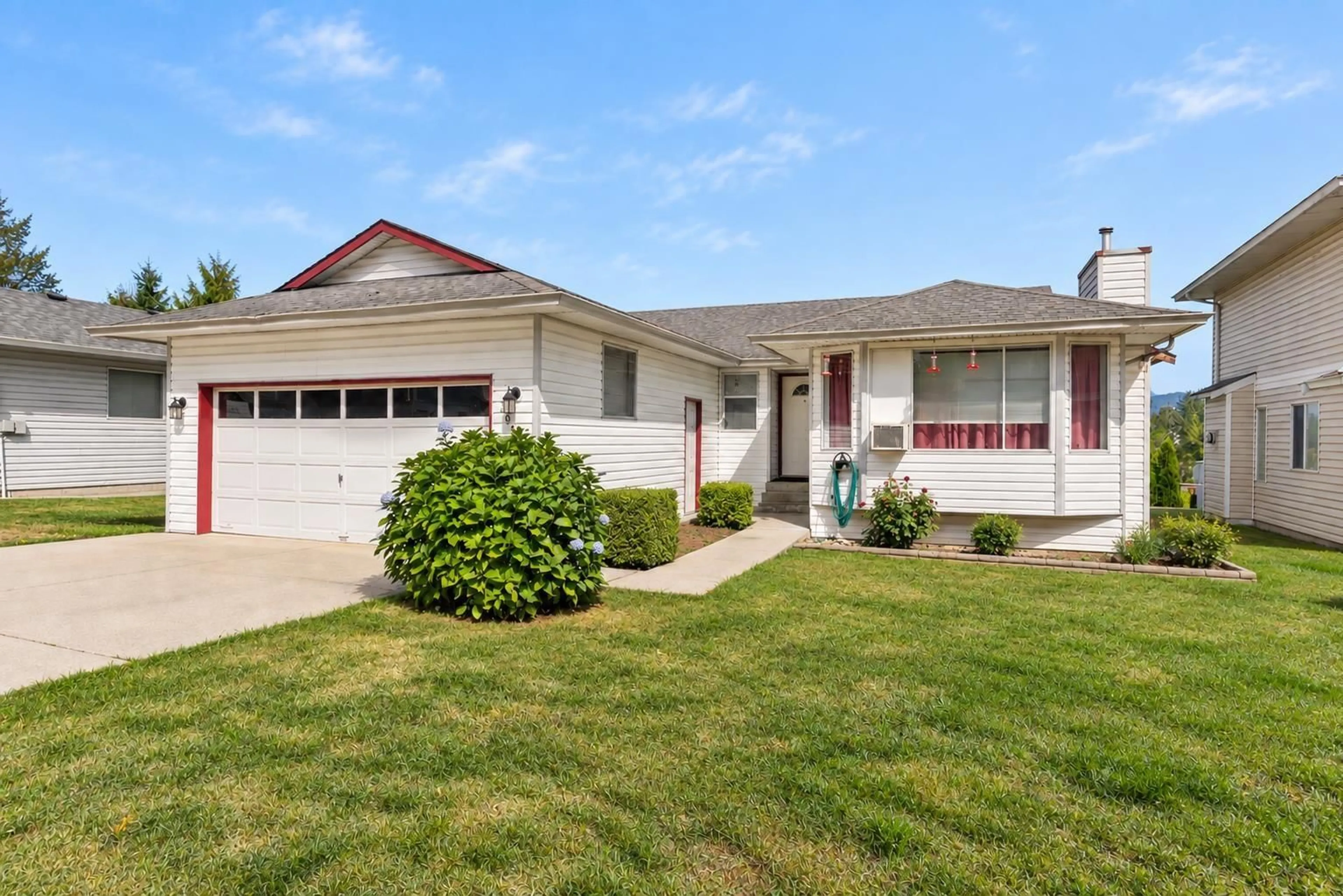 Home with vinyl exterior material, street for 33554 MCCALLUM PLACE, Abbotsford British Columbia V2S7B6