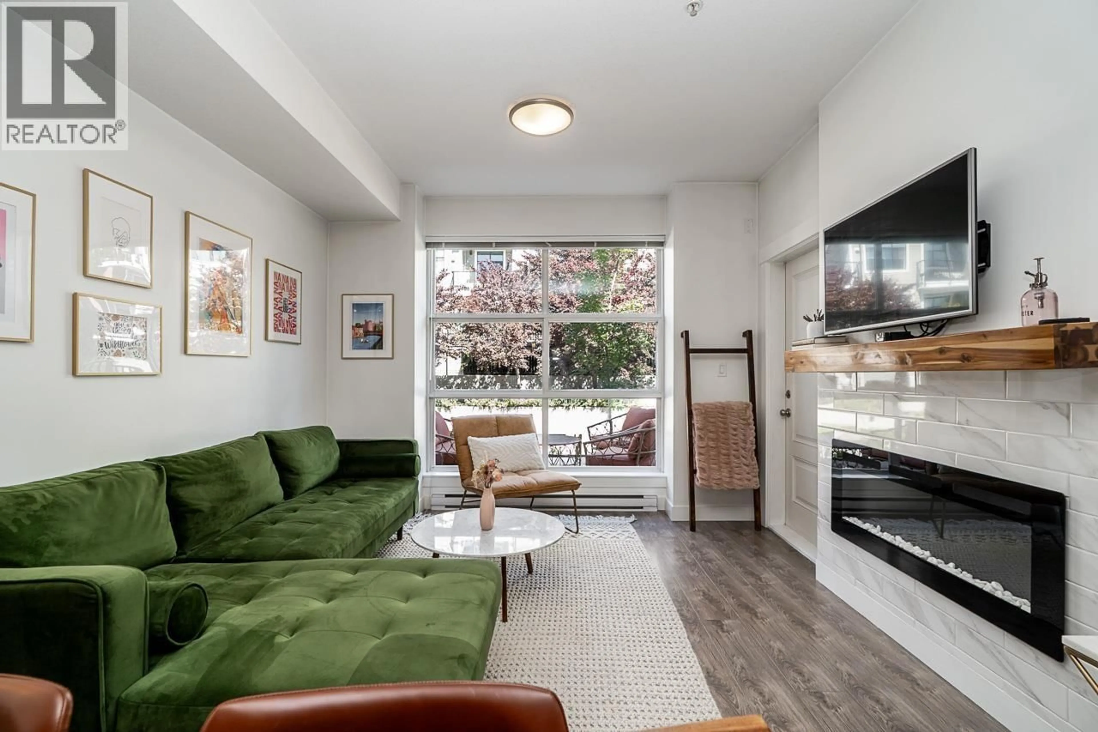 Living room with furniture, unknown for 210 - 827 RODERICK AVENUE, Coquitlam British Columbia V3K0E3