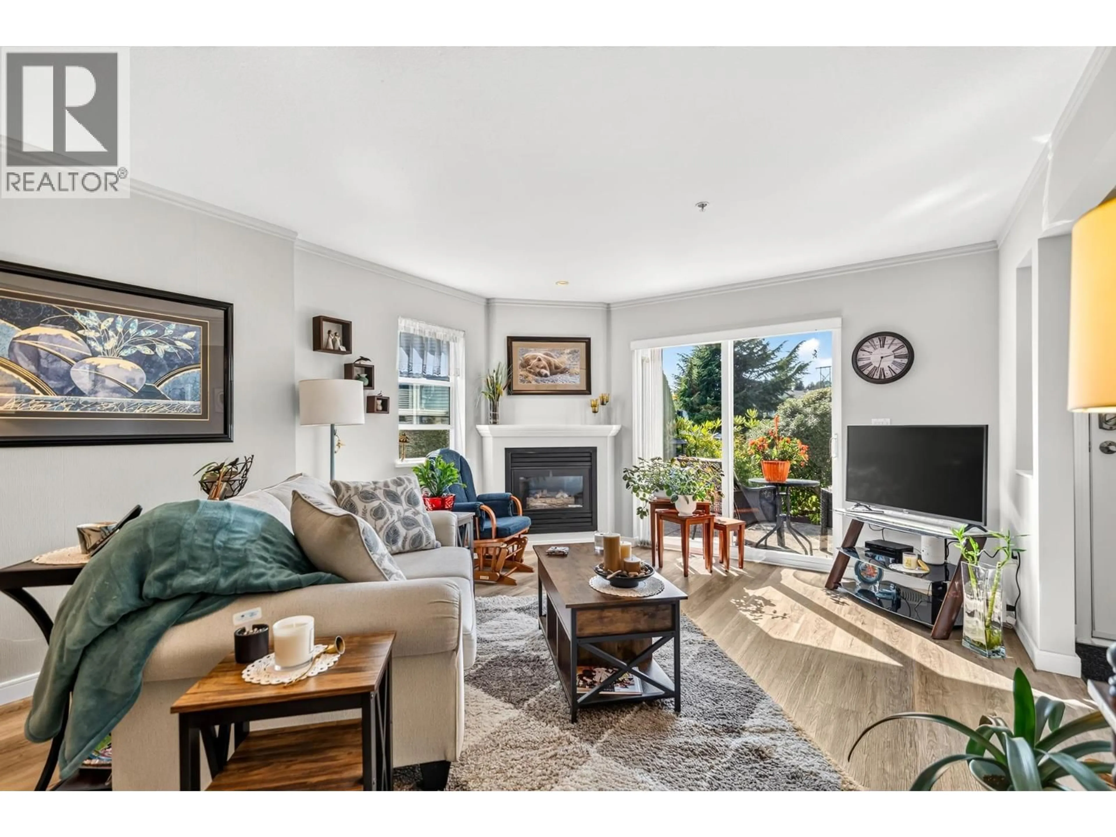 Living room with furniture, unknown for 126 - 5711 EBBTIDE STREET, Sechelt British Columbia V7Z0J5