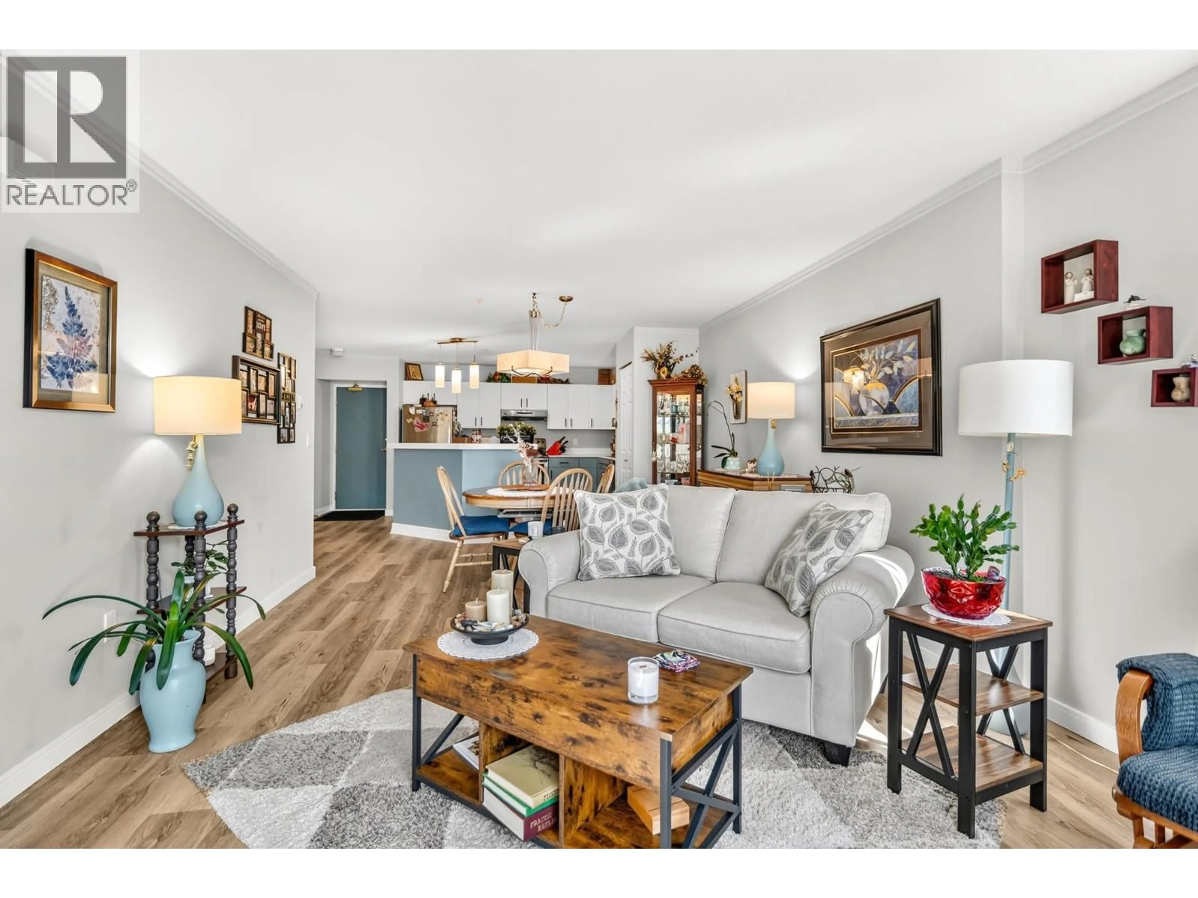 Living room with furniture, wood/laminate floor for 126 - 5711 EBBTIDE STREET, Sechelt British Columbia V7Z0J5