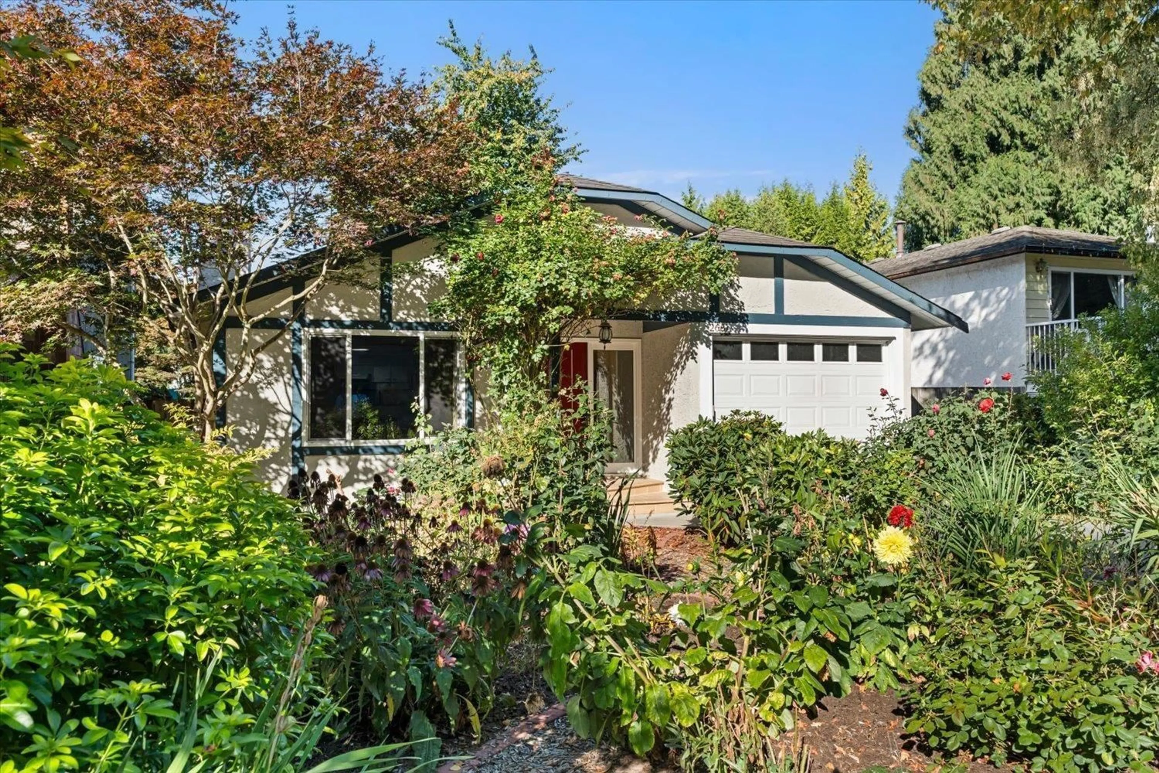 Home with vinyl exterior material, street for 2661 MARBLE HILL DRIVE, Abbotsford British Columbia V3G1C3