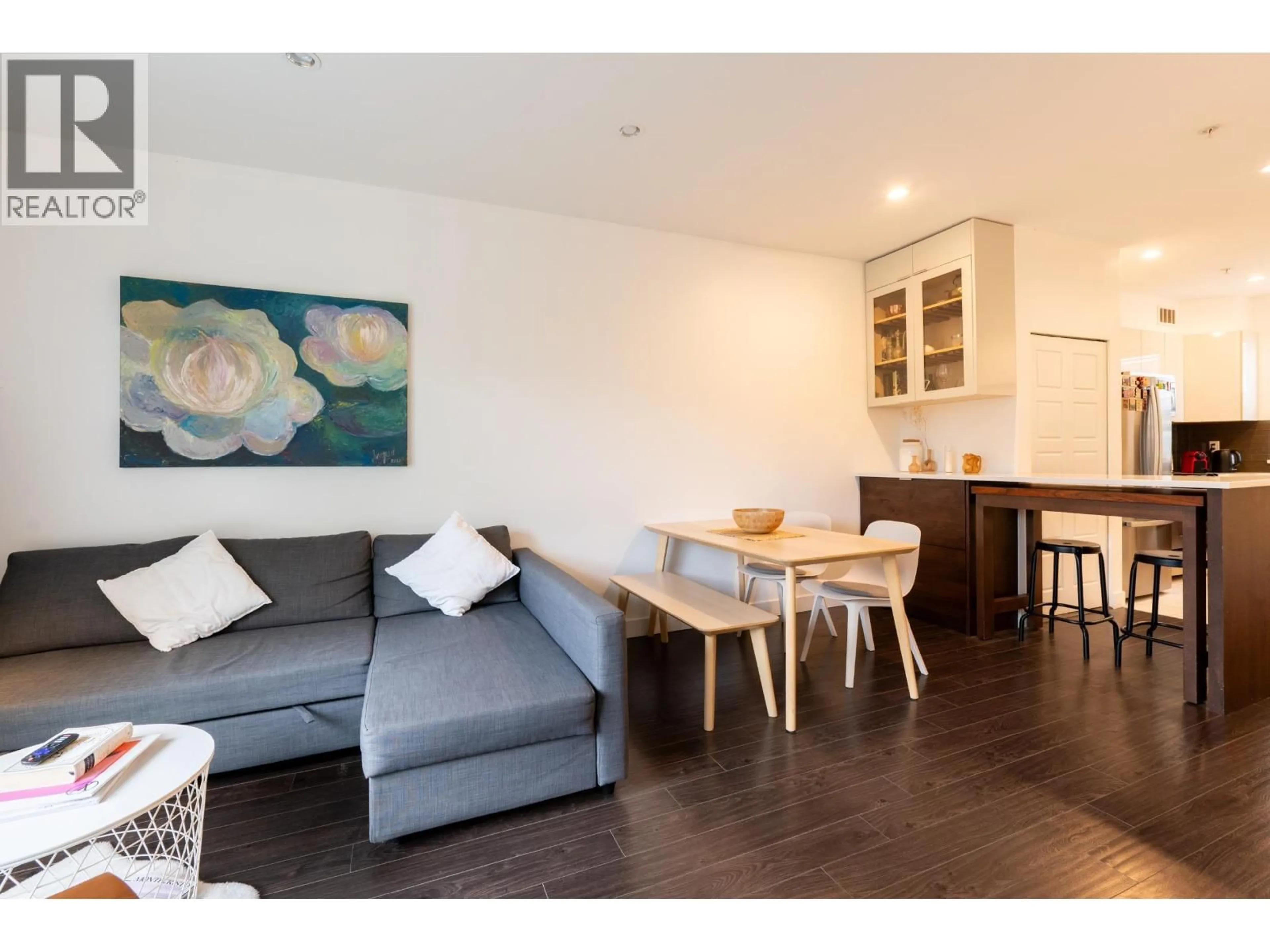 Living room with furniture, wood/laminate floor for 2118 ETON STREET, Vancouver British Columbia V5L1C7