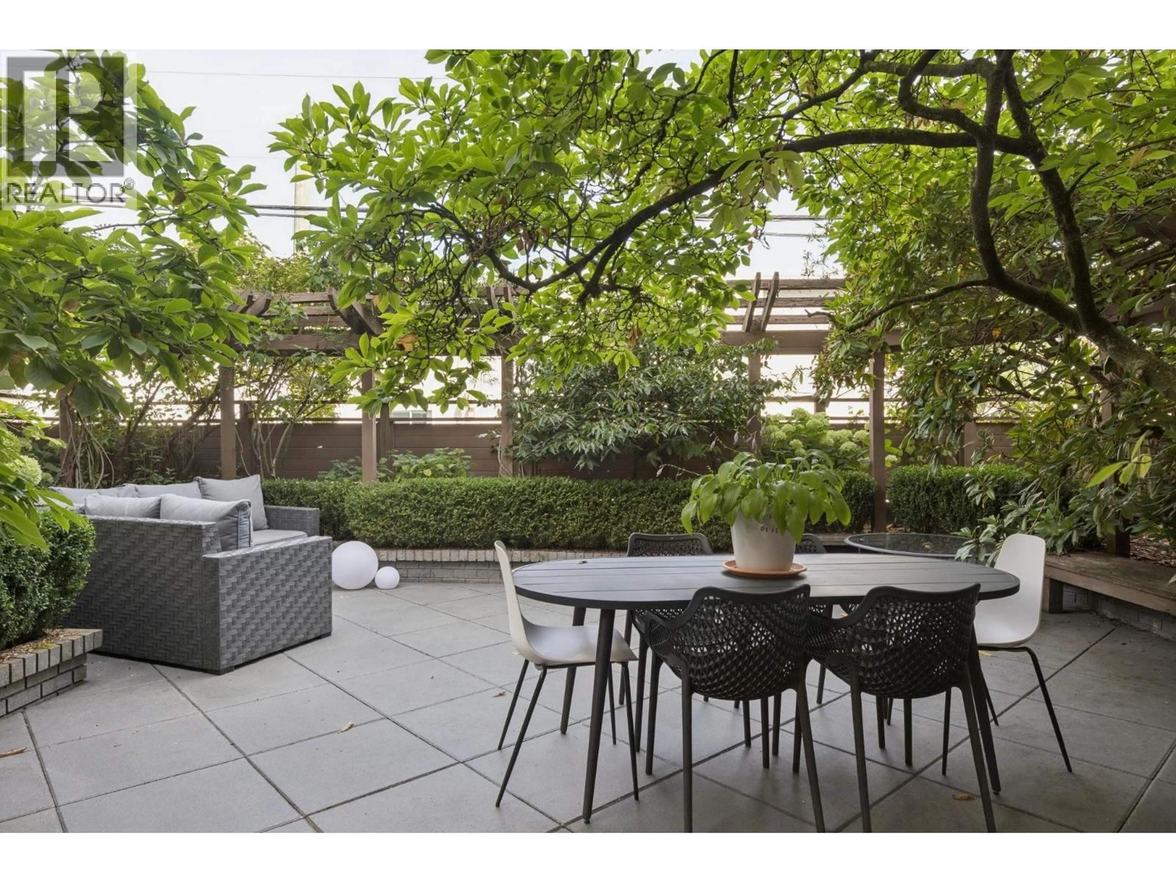 Patio, street for 104 - 2211 WEST 2ND AVE, Vancouver British Columbia V6K1H8