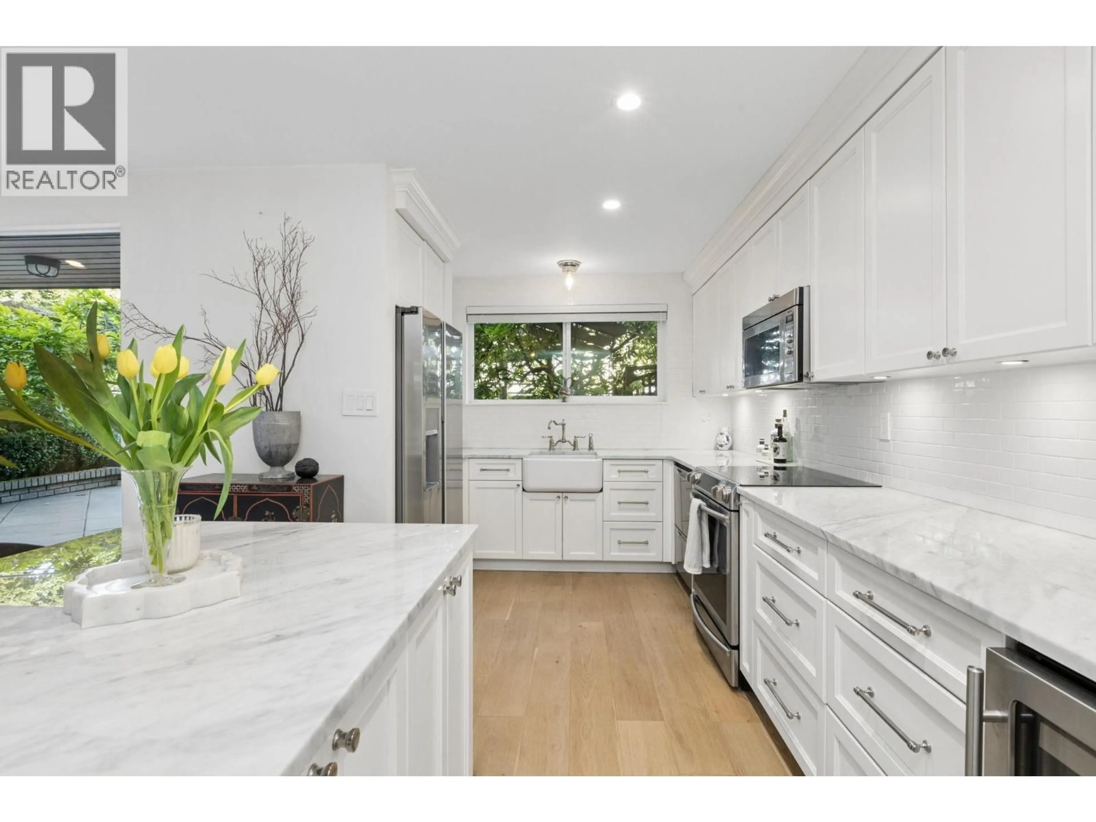 Open concept kitchen, ceramic/tile floor for 104 - 2211 WEST 2ND AVE, Vancouver British Columbia V6K1H8