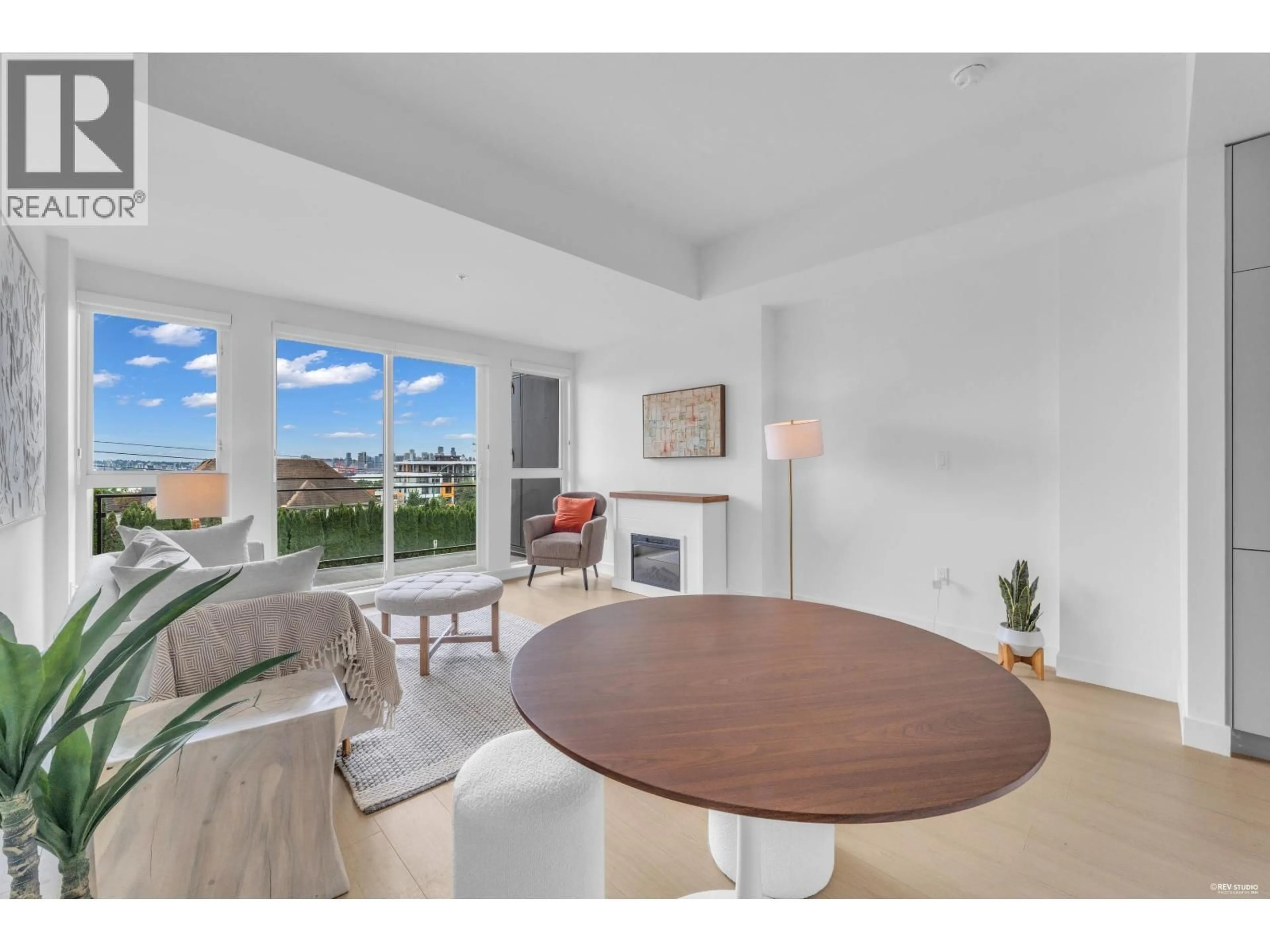 A pic of a room for 103/203 - 422 3RD STREET, North Vancouver British Columbia V7L0K1