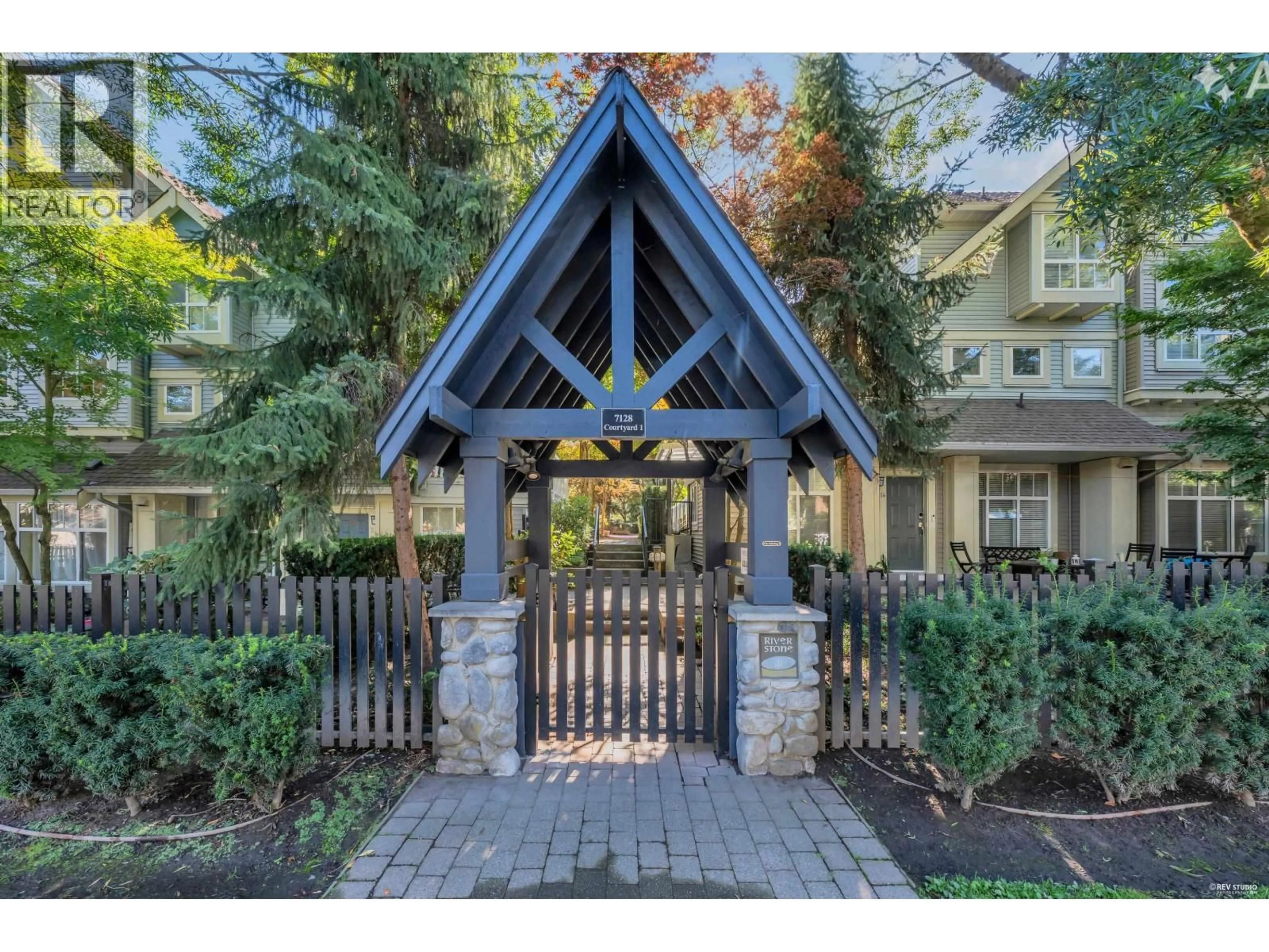 Indoor entryway for 10 - 7128 STRIDE AVENUE, Burnaby British Columbia V3N1T5