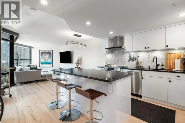 710 - 1050 BURRARD STREET, Vancouver 3