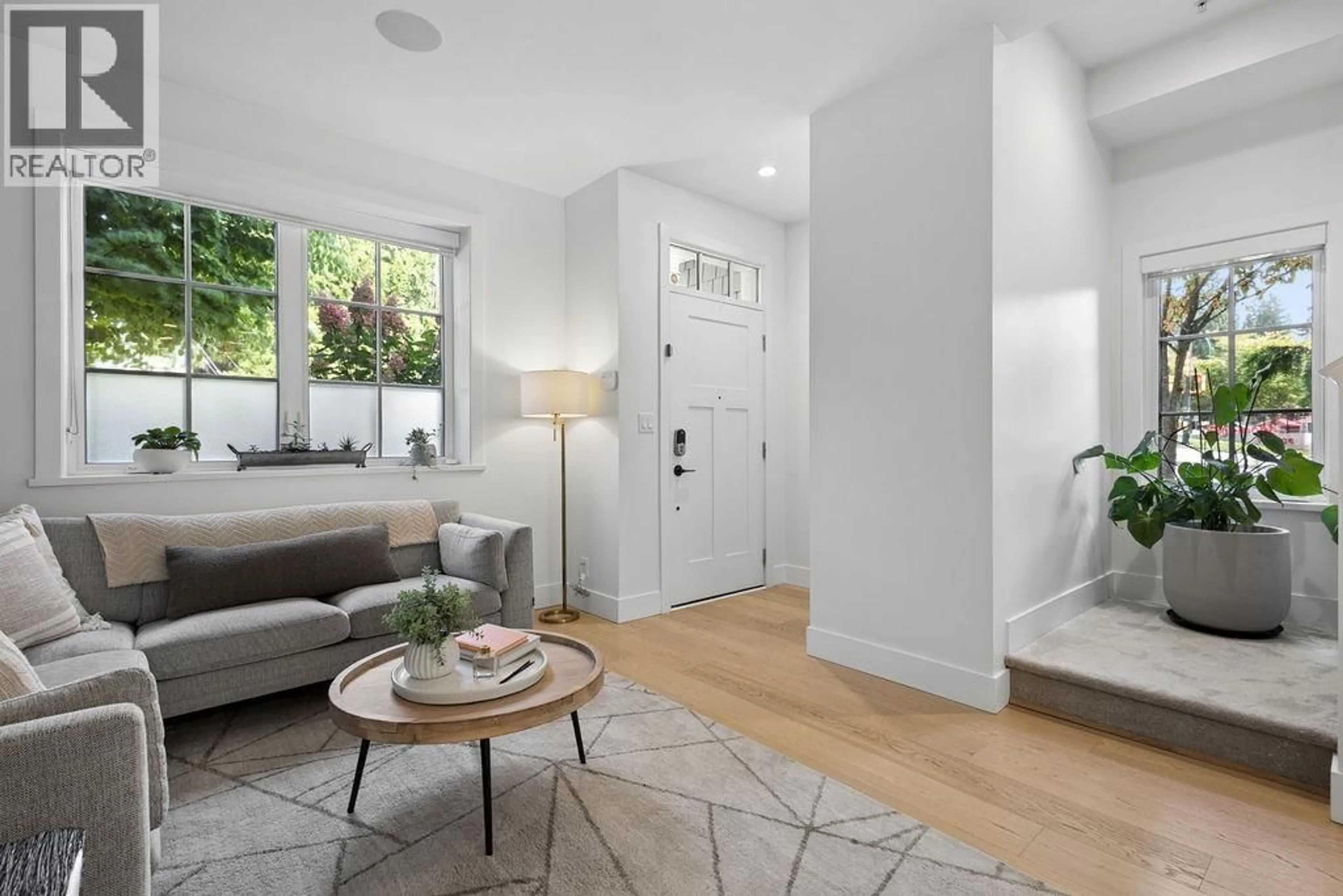 Indoor entryway for 12 - 1133 RIDGEWOOD DRIVE, North Vancouver British Columbia V7R0A4
