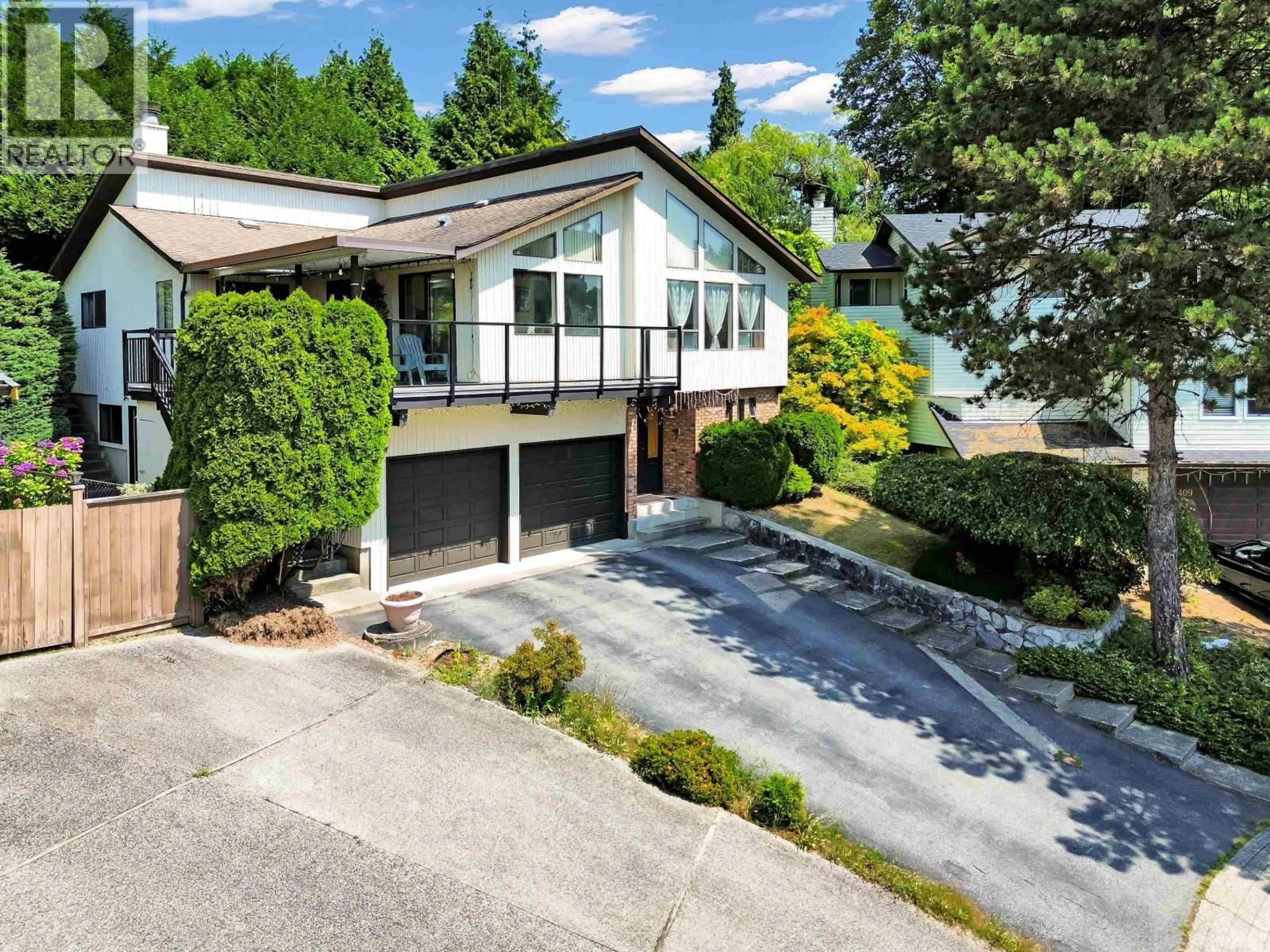 A pic from outside/outdoor area/front of a property/back of a property/a pic from drone, street for 415 GOYER COURT, Coquitlam British Columbia V3K6A2