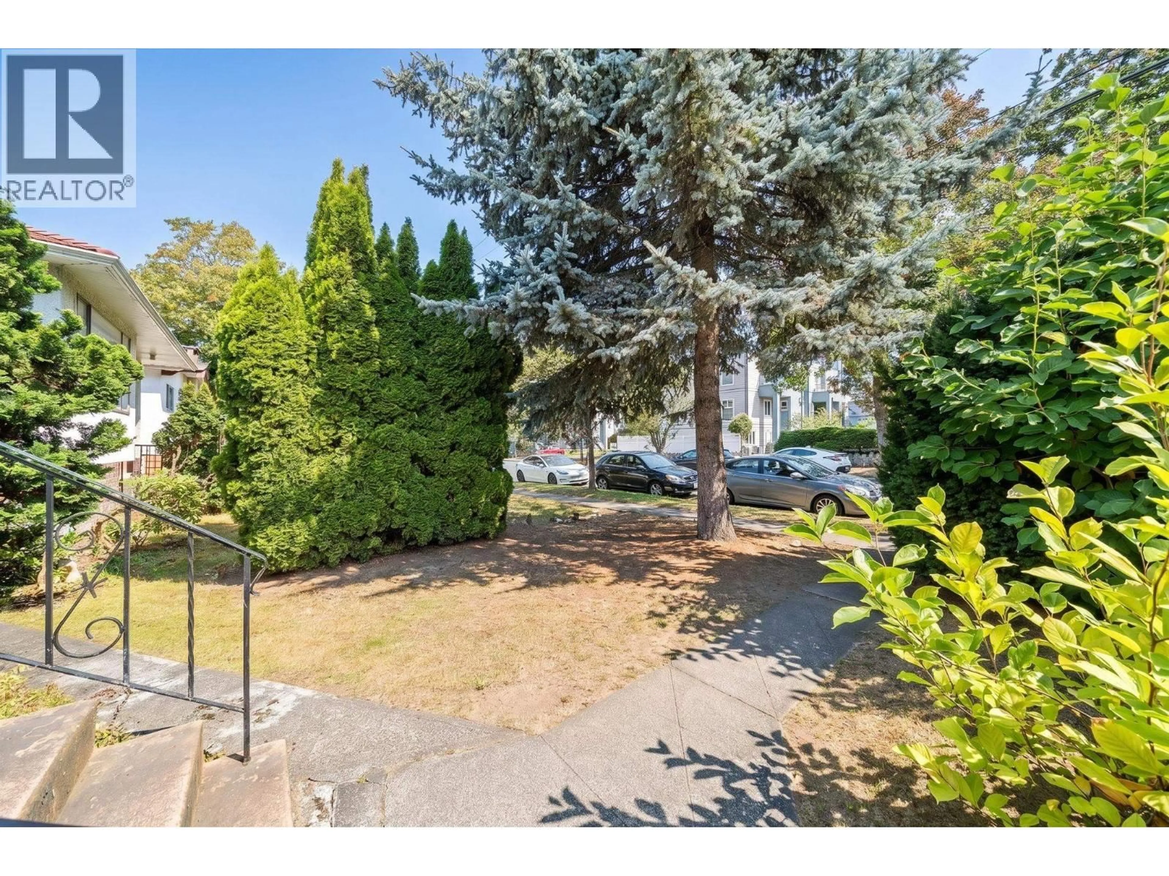 A pic from outside/outdoor area/front of a property/back of a property/a pic from drone, street for 1534 71ST AVENUE, Vancouver British Columbia V6P3C1
