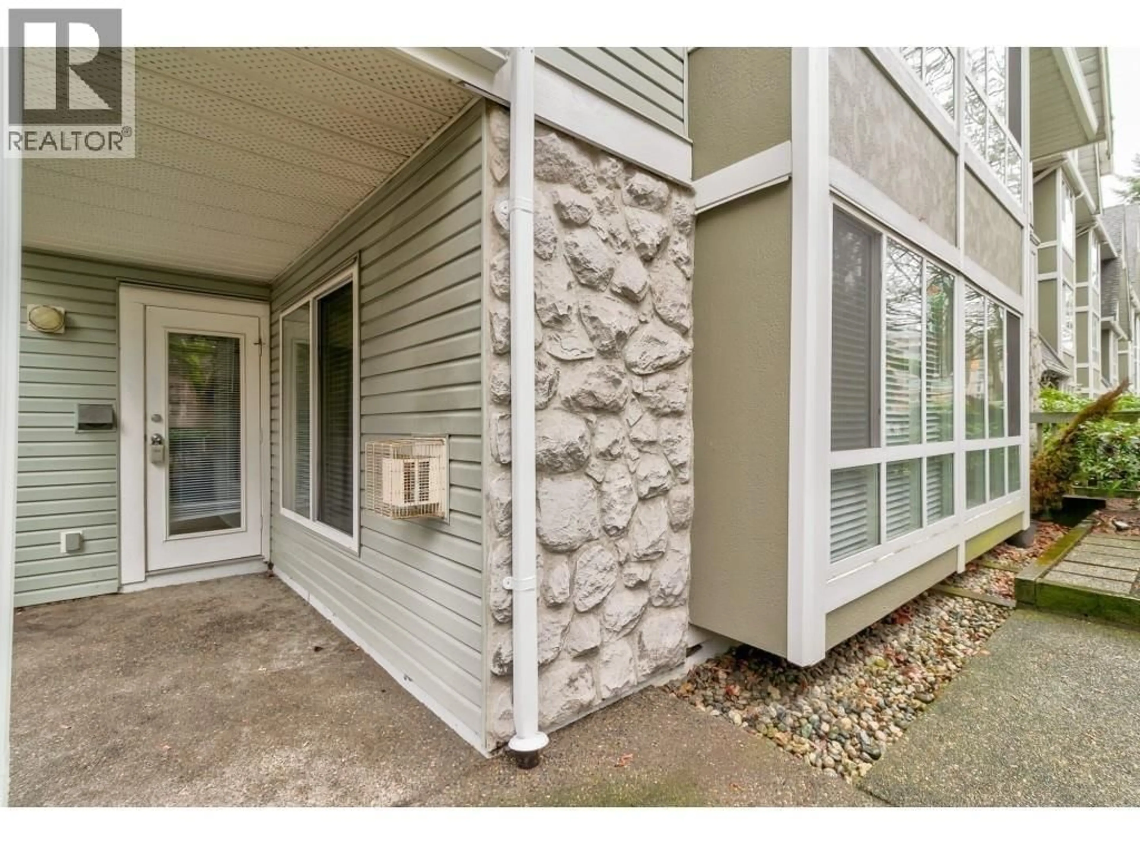 Indoor entryway for 115 - 1111 LYNN VALLEY ROAD, North Vancouver British Columbia V7J3V4