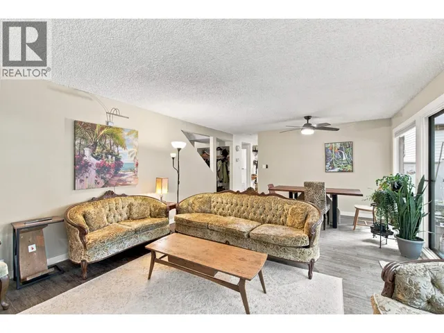 1063 HERITAGE BOULEVARD, North Vancouver 3
