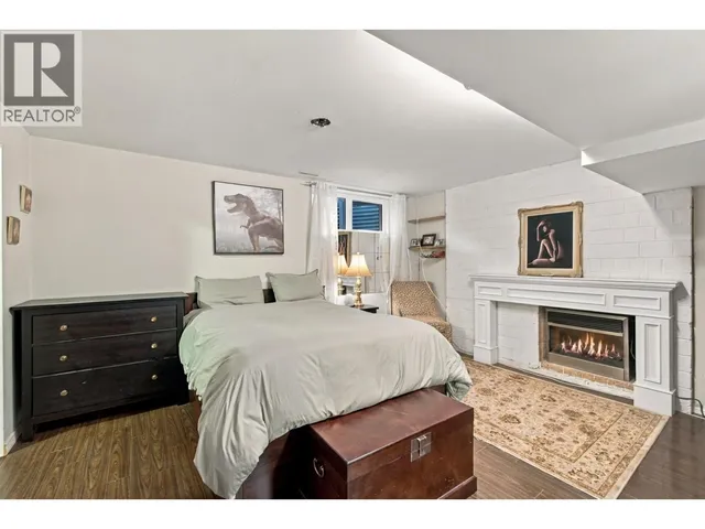 1063 HERITAGE BOULEVARD, North Vancouver 4