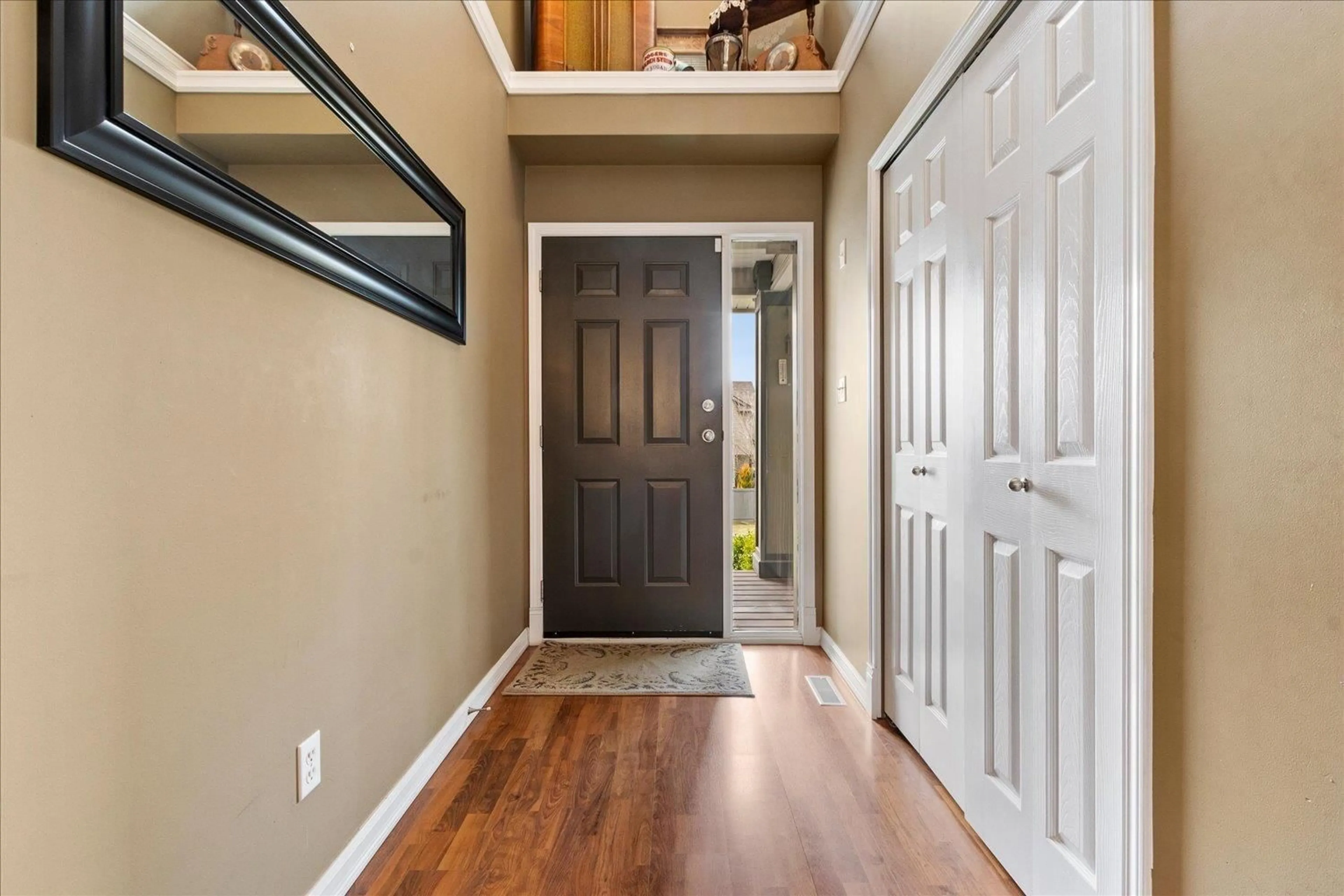 Indoor entryway for 46514 LEAR DRIVE, Chilliwack British Columbia V2R5P6