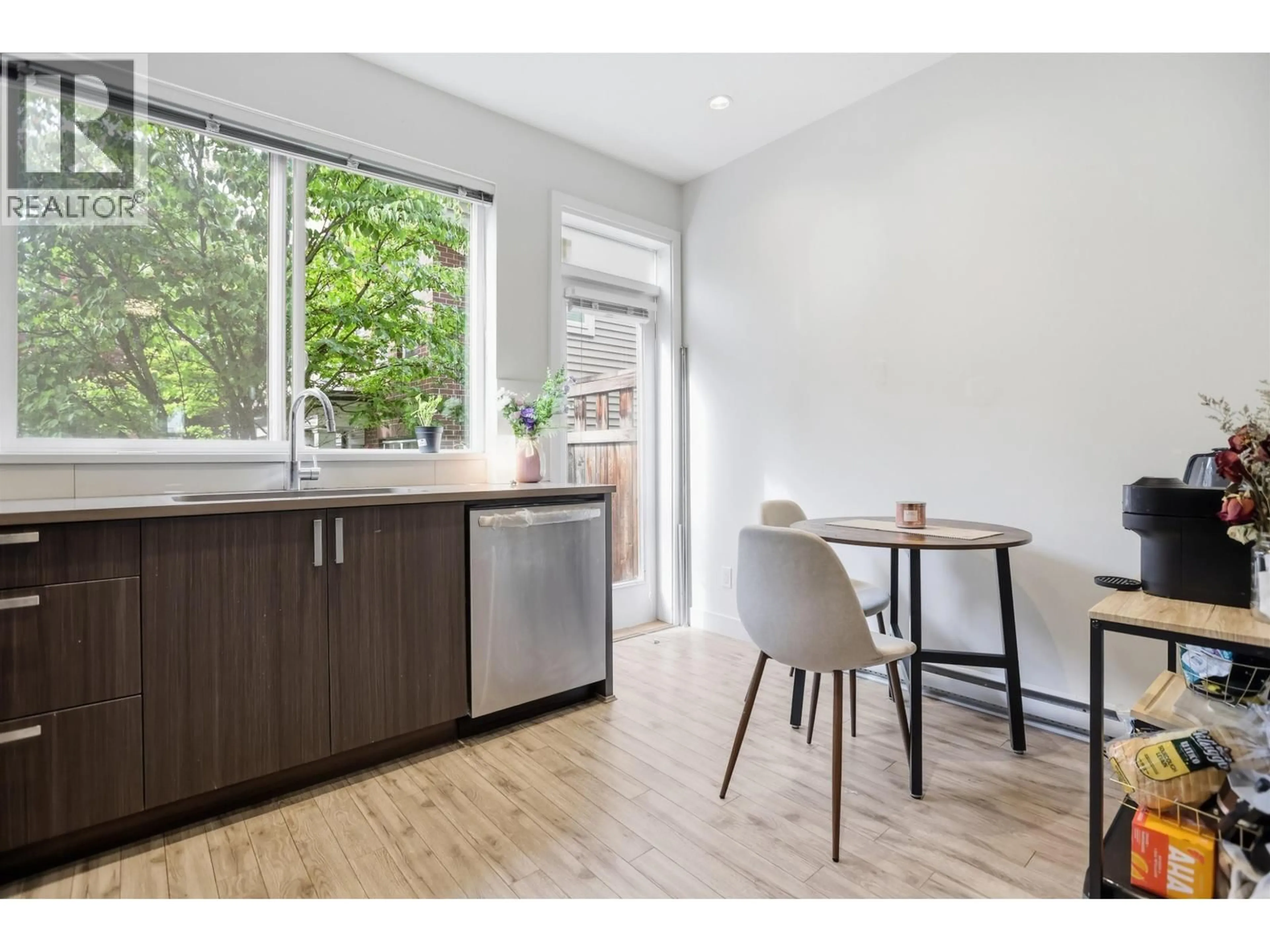 Open concept kitchen, wood/laminate floor for 32 - 7458 BRITTON STREET, Burnaby British Columbia V3N3A5
