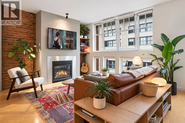 401 - 1072 HAMILTON STREET, Vancouver 4