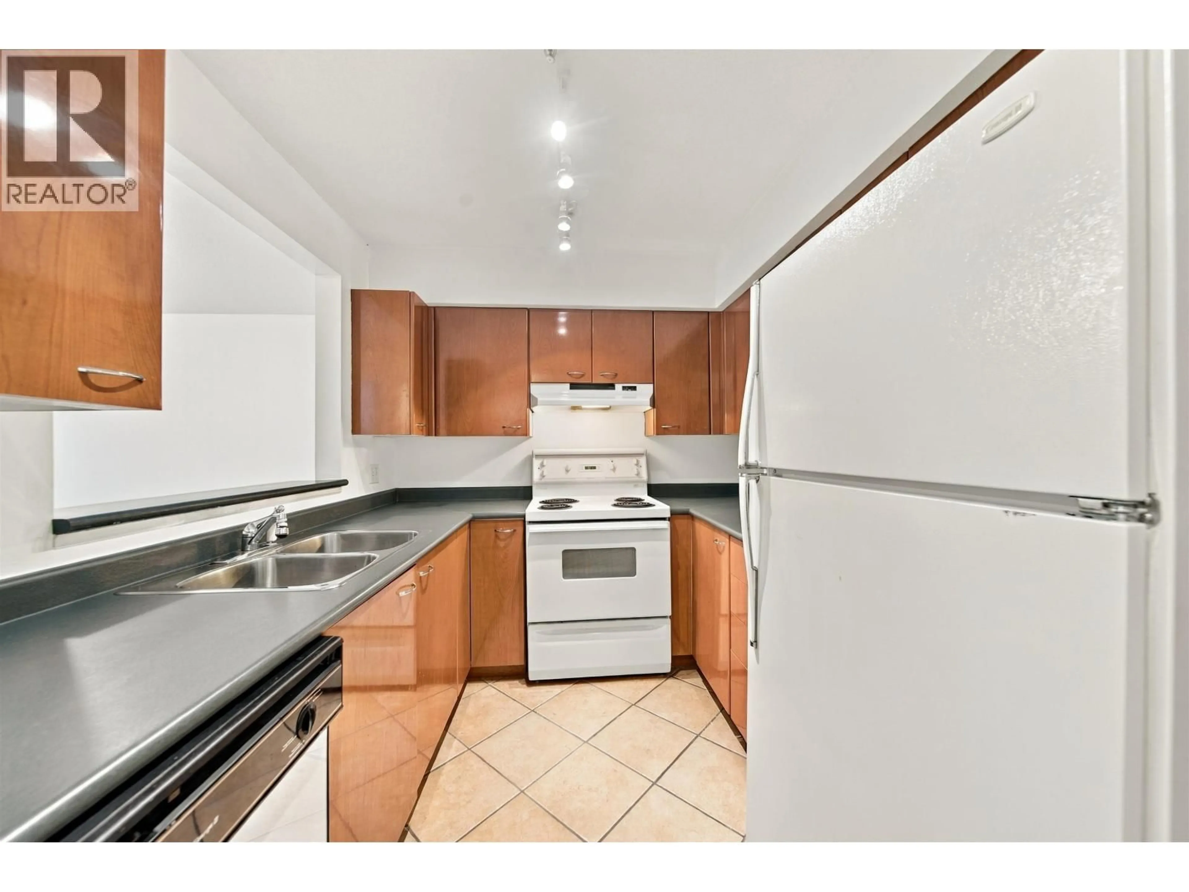 Standard kitchen, unknown for 106 - 2268 WELCHER AVENUE, Port Coquitlam British Columbia V3C1X4