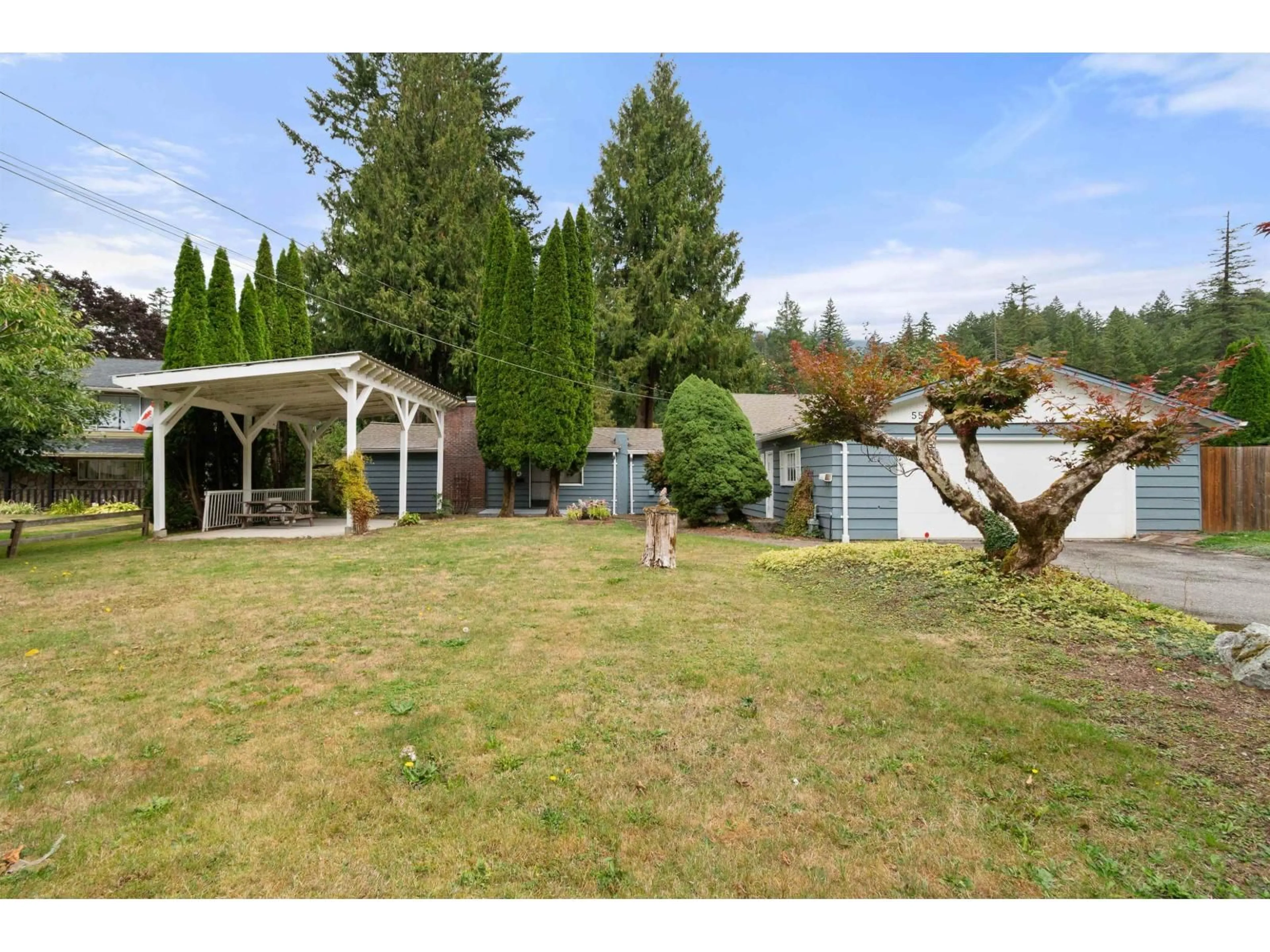 A pic from outside/outdoor area/front of a property/back of a property/a pic from drone, unknown for 555 GLENAIRE DRIVE, Hope British Columbia V0X1L4