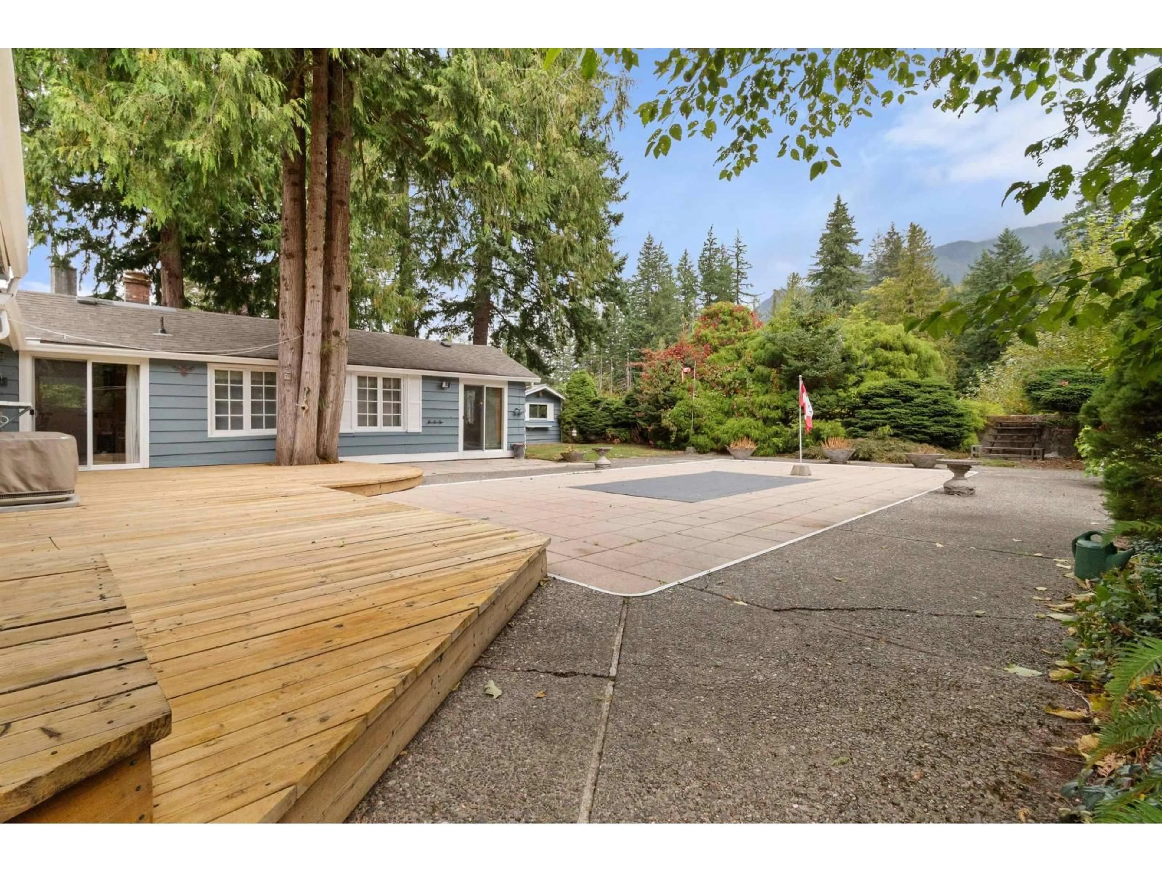 A pic from outside/outdoor area/front of a property/back of a property/a pic from drone, unknown for 555 GLENAIRE DRIVE, Hope British Columbia V0X1L4