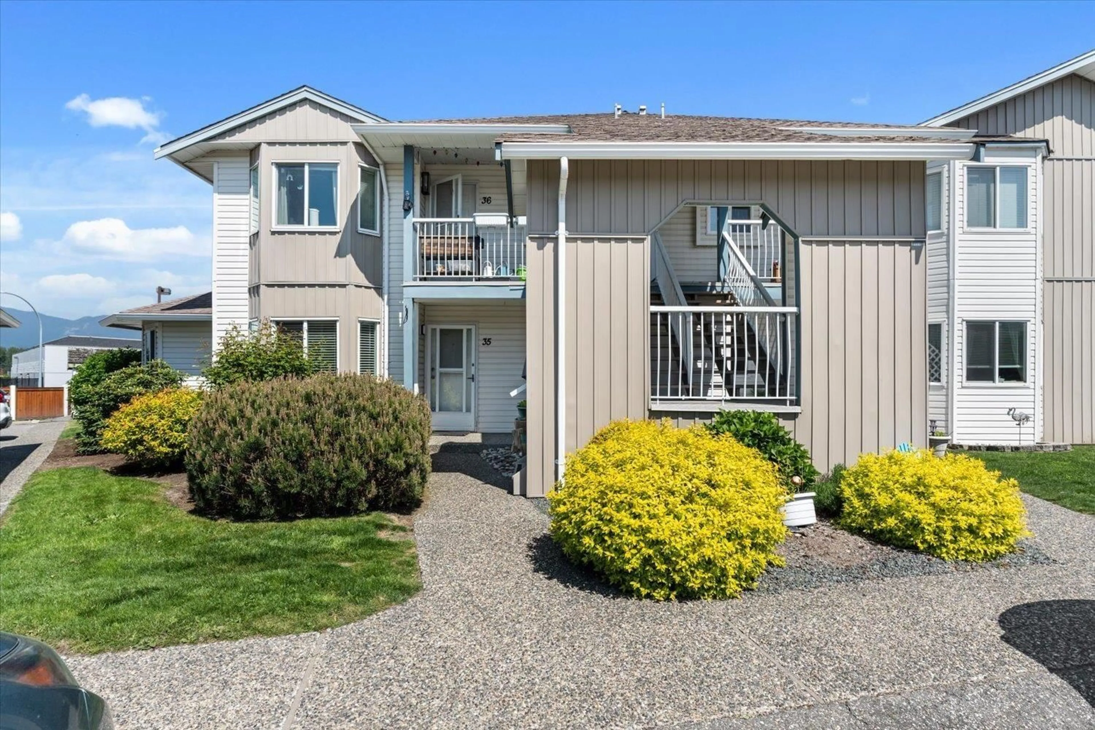 Home with vinyl exterior material, water/lake/river/ocean view for 35 - 45435 KNIGHT ROAD, Chilliwack British Columbia V2R3E8