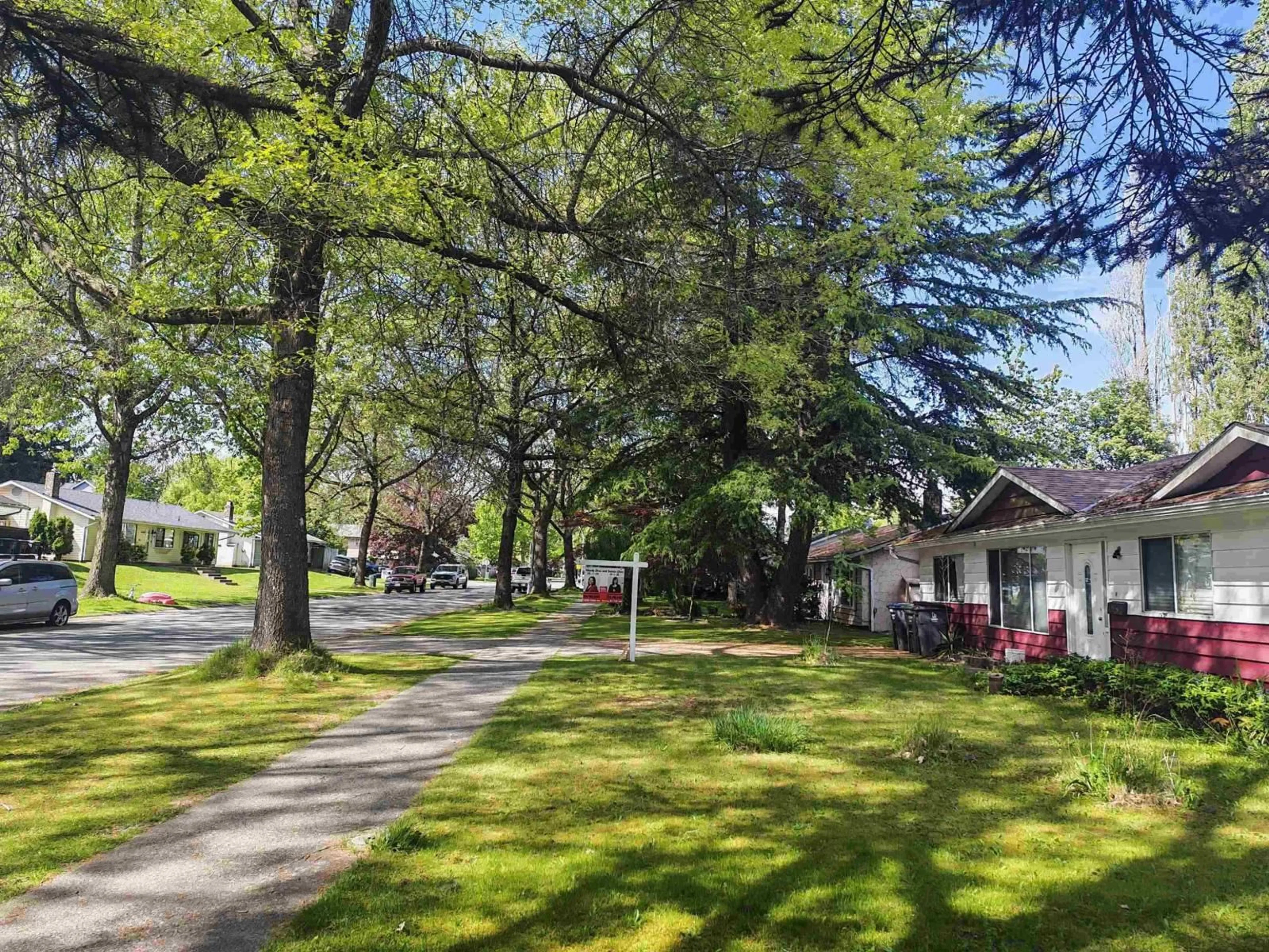 A pic from outside/outdoor area/front of a property/back of a property/a pic from drone, street for 10256 143A STREET, Surrey British Columbia V3T5A9